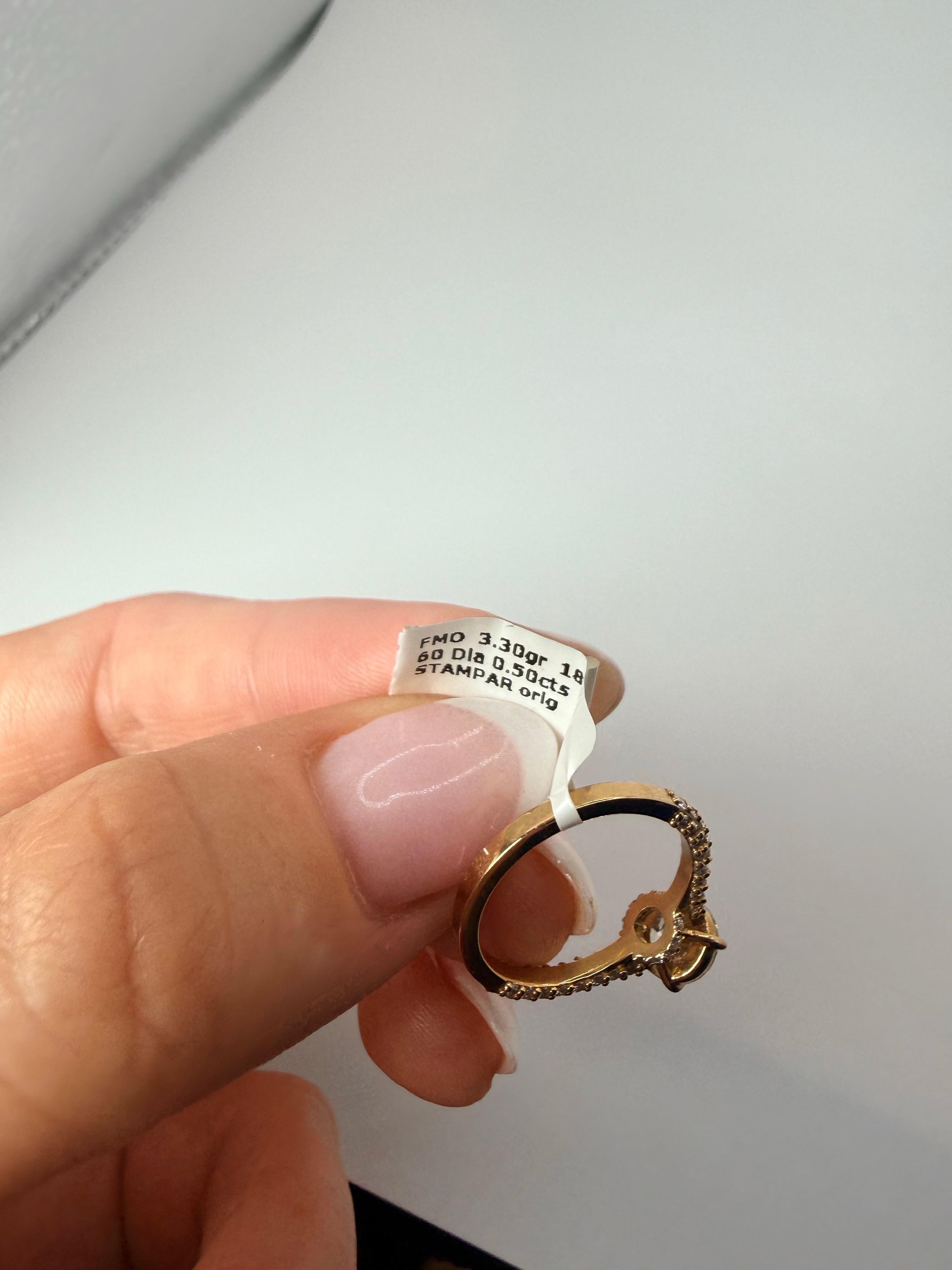 Bague de fiançailles en or jaune 18KT sertie d'un diamant rond de 1ct en vente 2