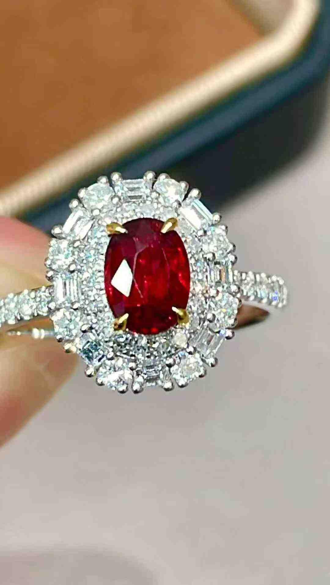 1ct Rubin Halo-Cocktailring mit 0,98ct weißen Diamanten in 18K Weißgold im Angebot 9