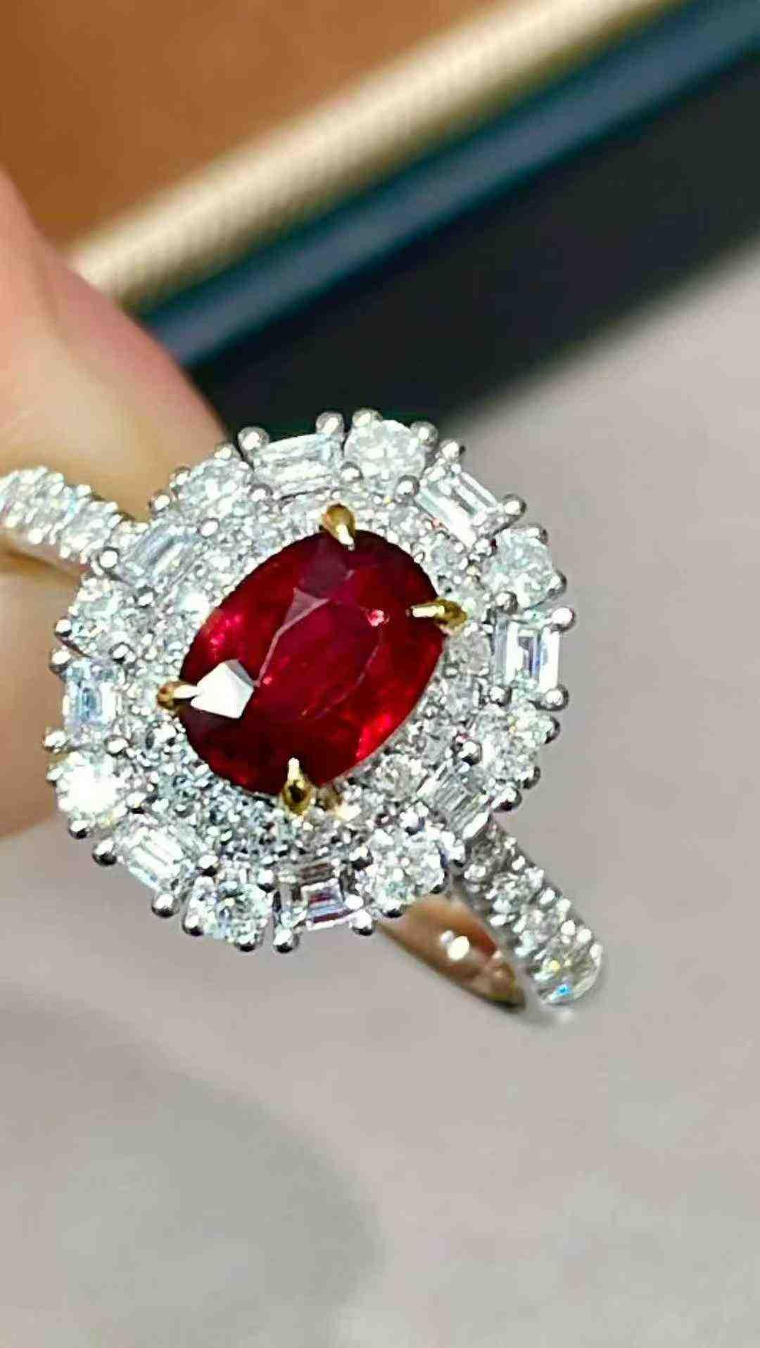 1ct Rubin Halo-Cocktailring mit 0,98ct weißen Diamanten in 18K Weißgold im Angebot 10