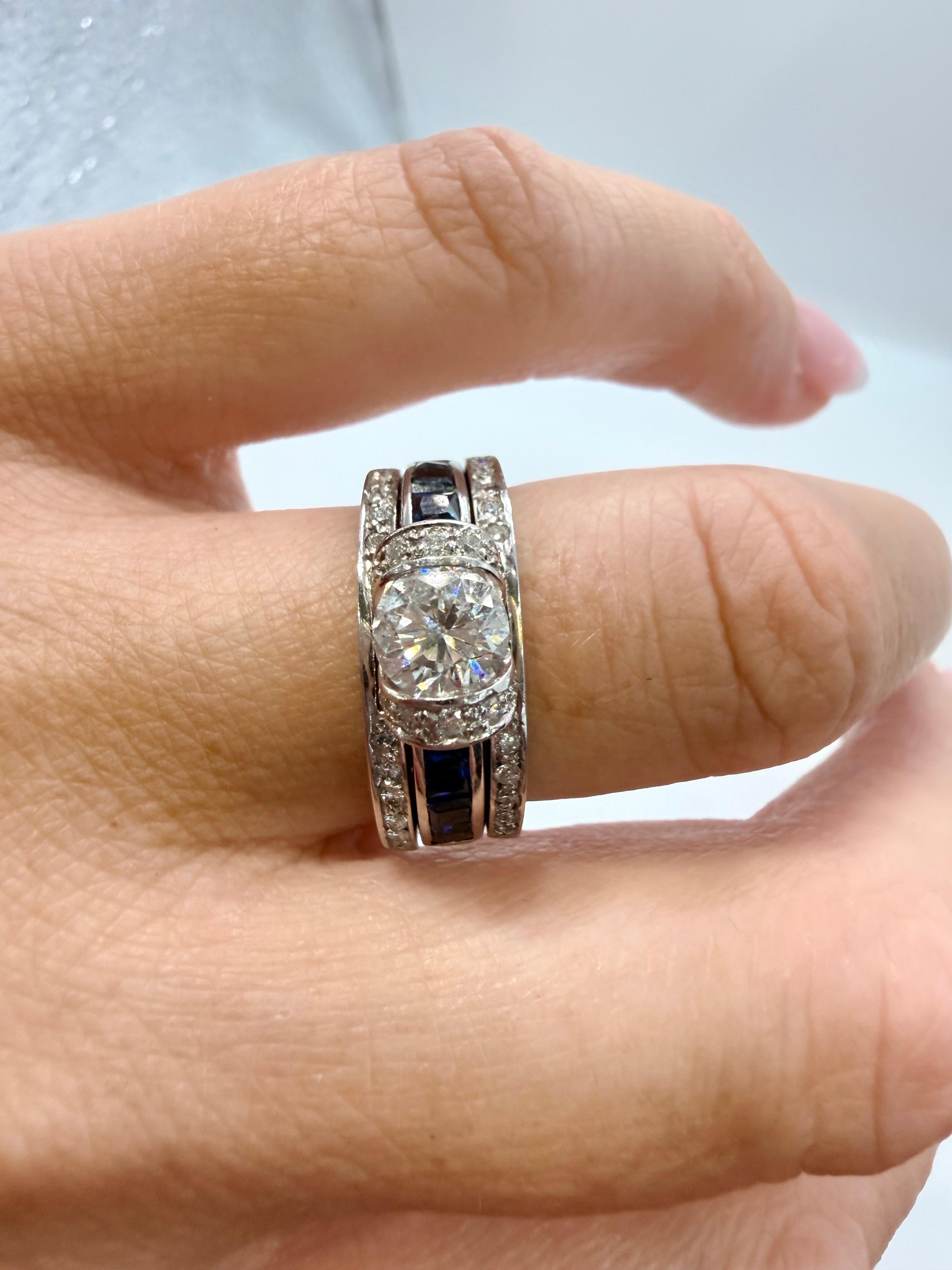Jolie série de trois bagues, bague de fiançailles centrale avec saphir et diamant au milieu et deux bagues de chaque côté. Superbe monture en or 14KT avec des diamants pesant 1 carat, de pureté VS-SI et de couleur G-H.

**Tous les articles quittent