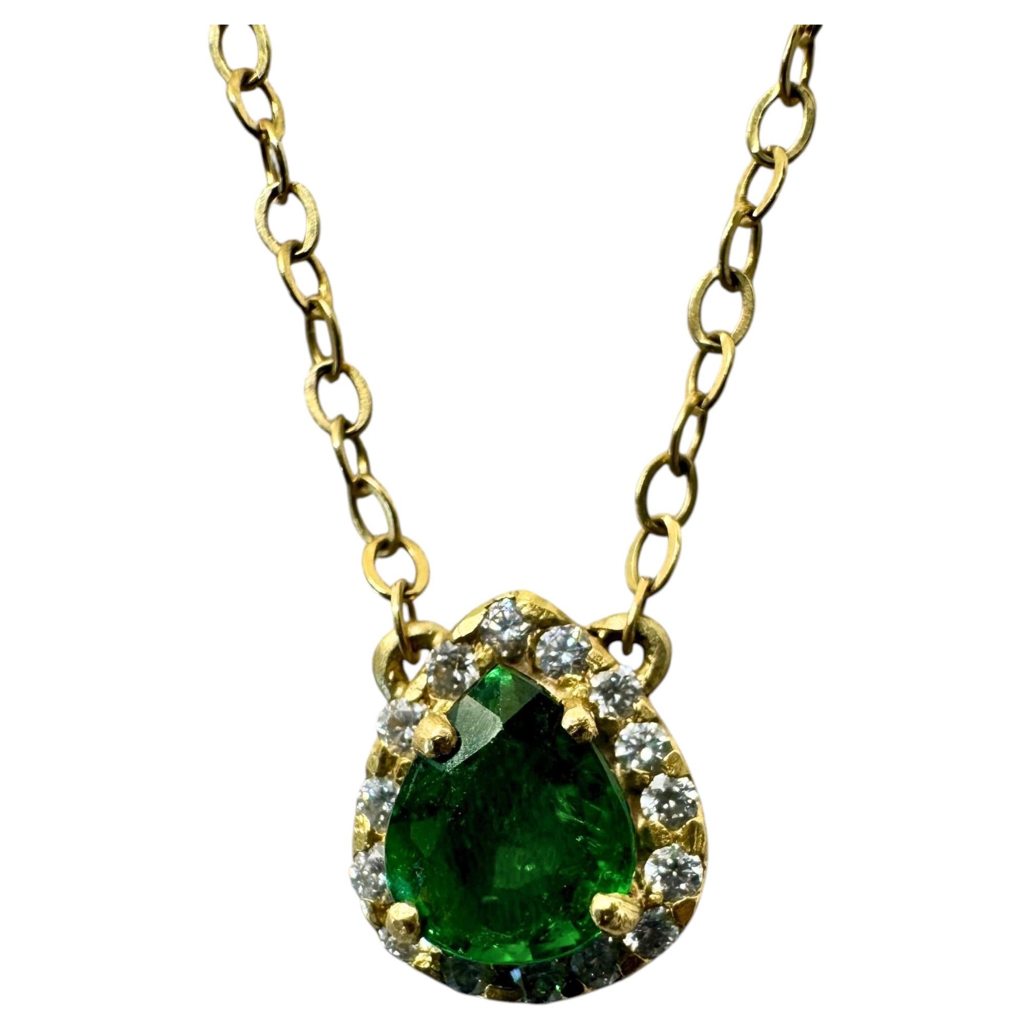Collier en or 18k de 1ct Tsavorite et diamant Halo Teardrop en vente