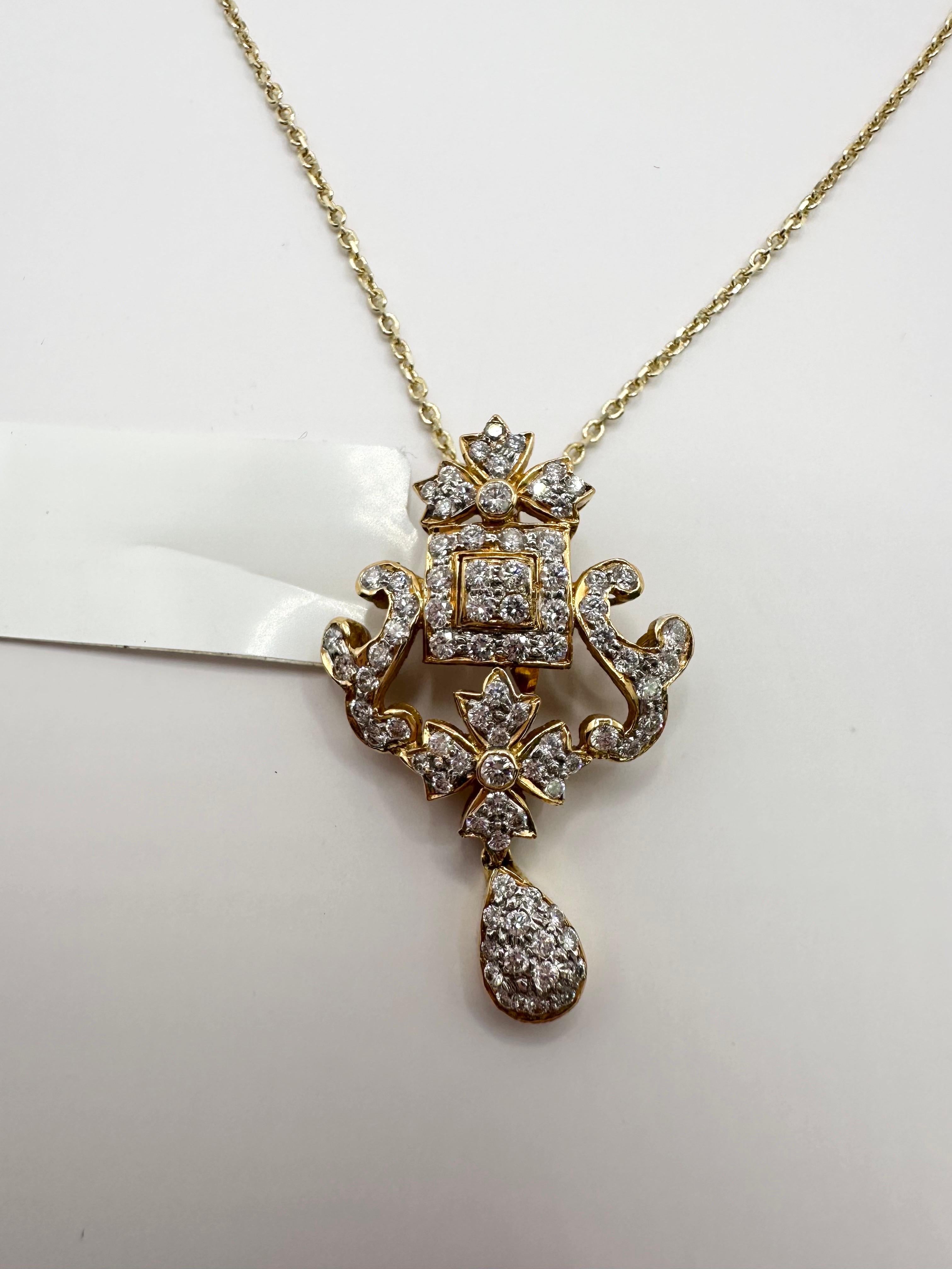 Elegant collier pendentif composé de 1ct de diamants naturels en or jaune 18KT.

Type de métal : 18KT

Naturel Diamant(s) : 
Couleur : F-G
Taille:Brilliante ronde
Carat : 1ct
Clarté : VS-SI 

Le certificat d'authenticité est fourni avec l'achat !

À