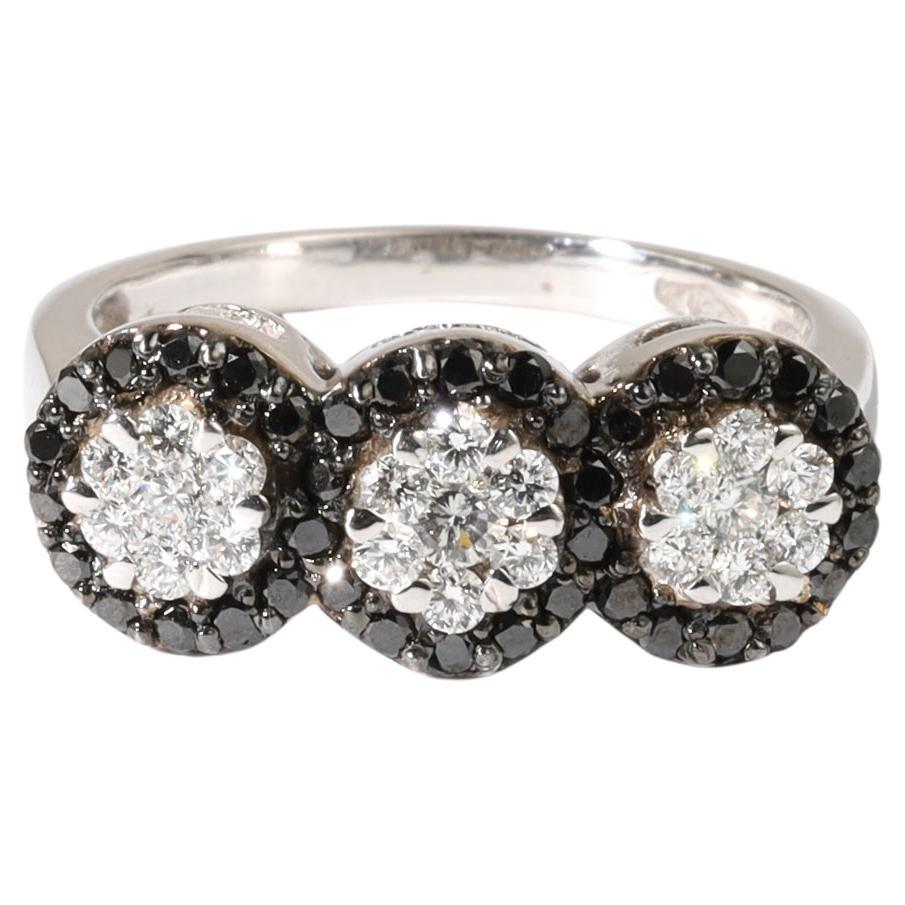 Bague de fiançailles en or blanc 18K avec triple halo de diamants blancs et noirs de 1ct en vente