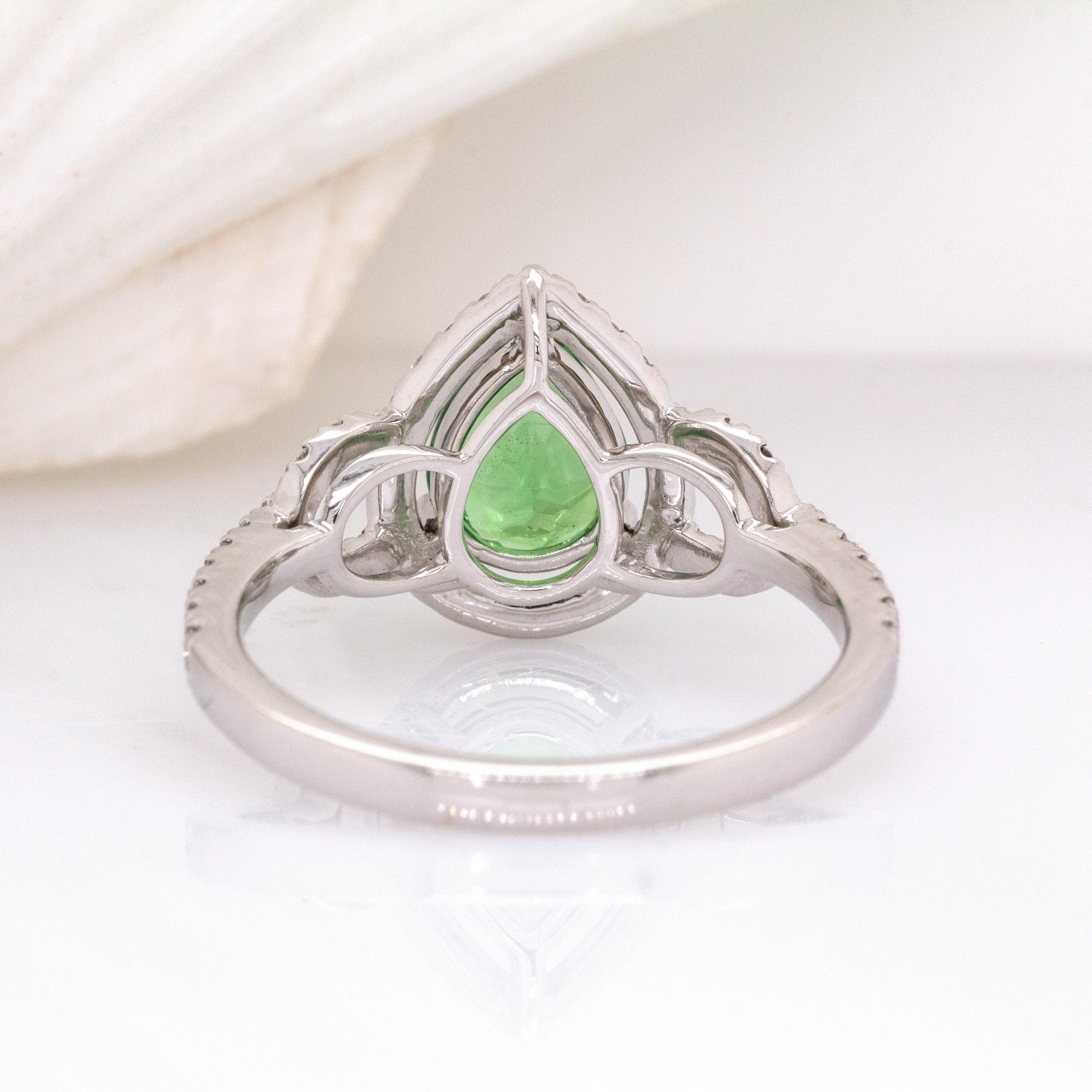 Bague grenat tsavorite 1cts avec halo de diamants Nature : or massif 14k  8x6mm Pour femmes en vente