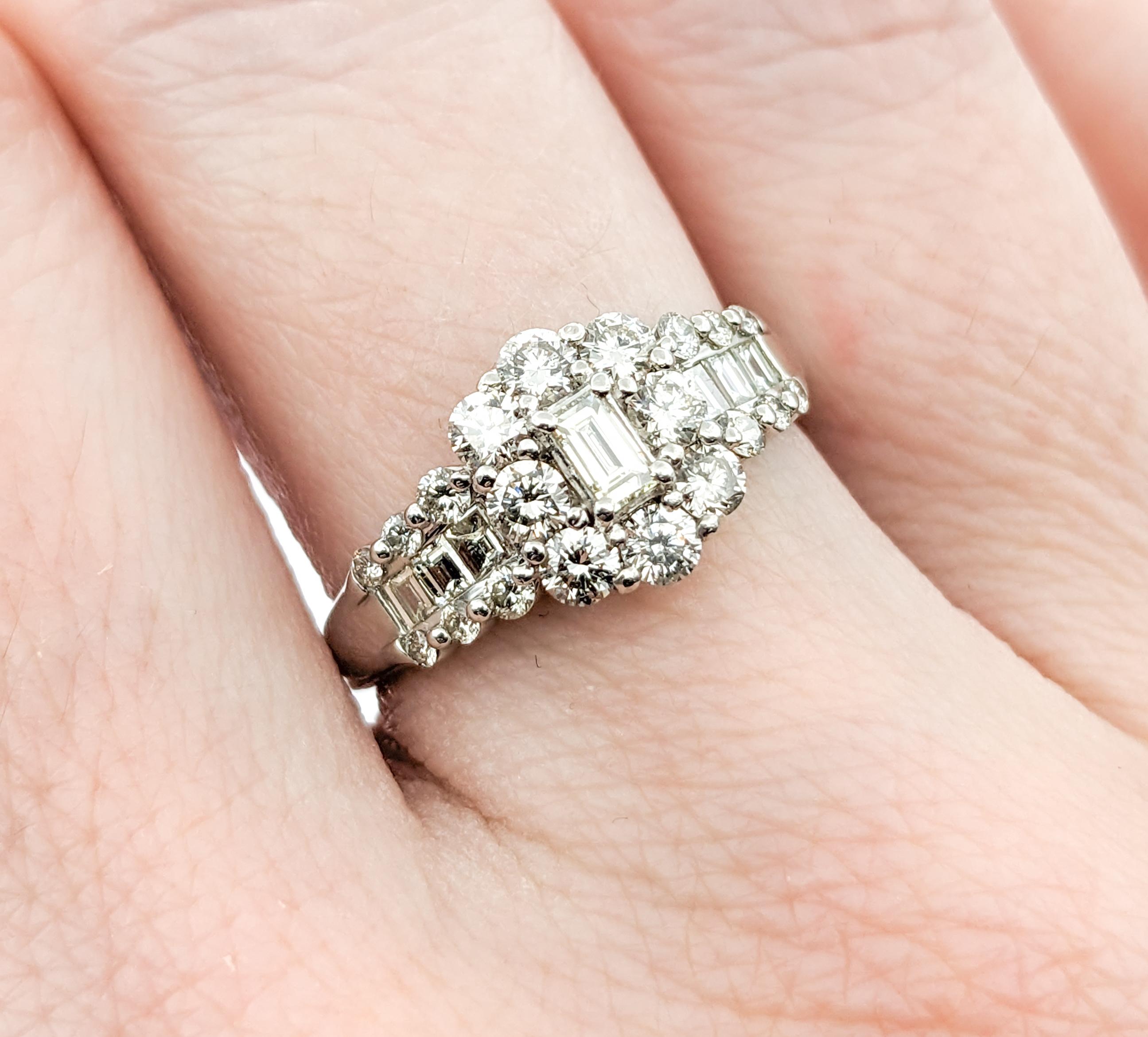 1ctw Cluster Diamond Ring In Platinum In Excellent Condition For Sale In Bloomington, MN