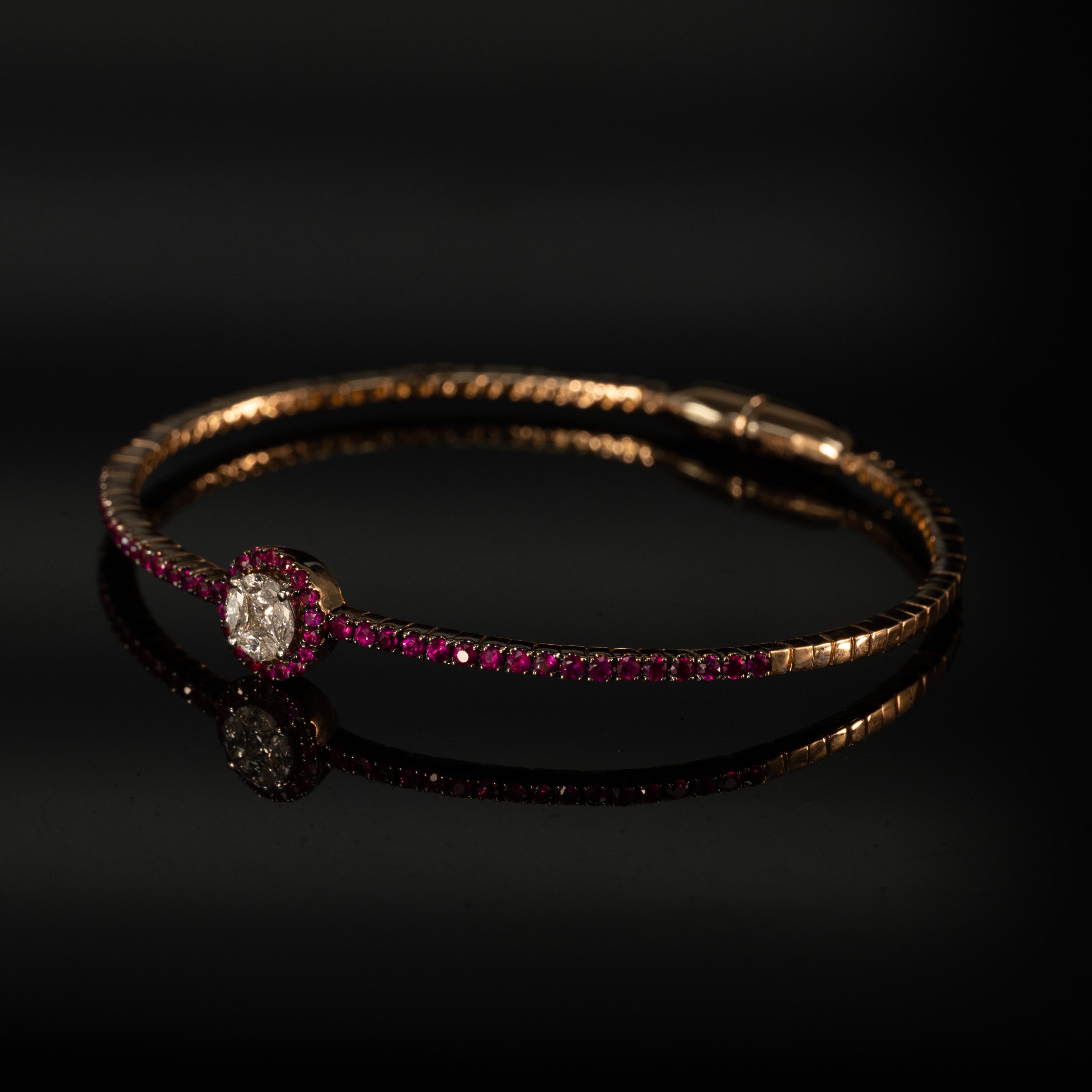 Tipo de metal: Oro rosado de 18 quilates (Probado)
Peso: 8,8G
Valor de fusión del oro: 528 $.
Longitud: 6,75
Anchura: de 8,47 mm a 1,76 mm
Grosor: 4,62 mm
Tipo de cierre: Imán
Sellos: 4553 18K

Detalles de la gema principal: 
Tipo: Rubí
Cantidad: