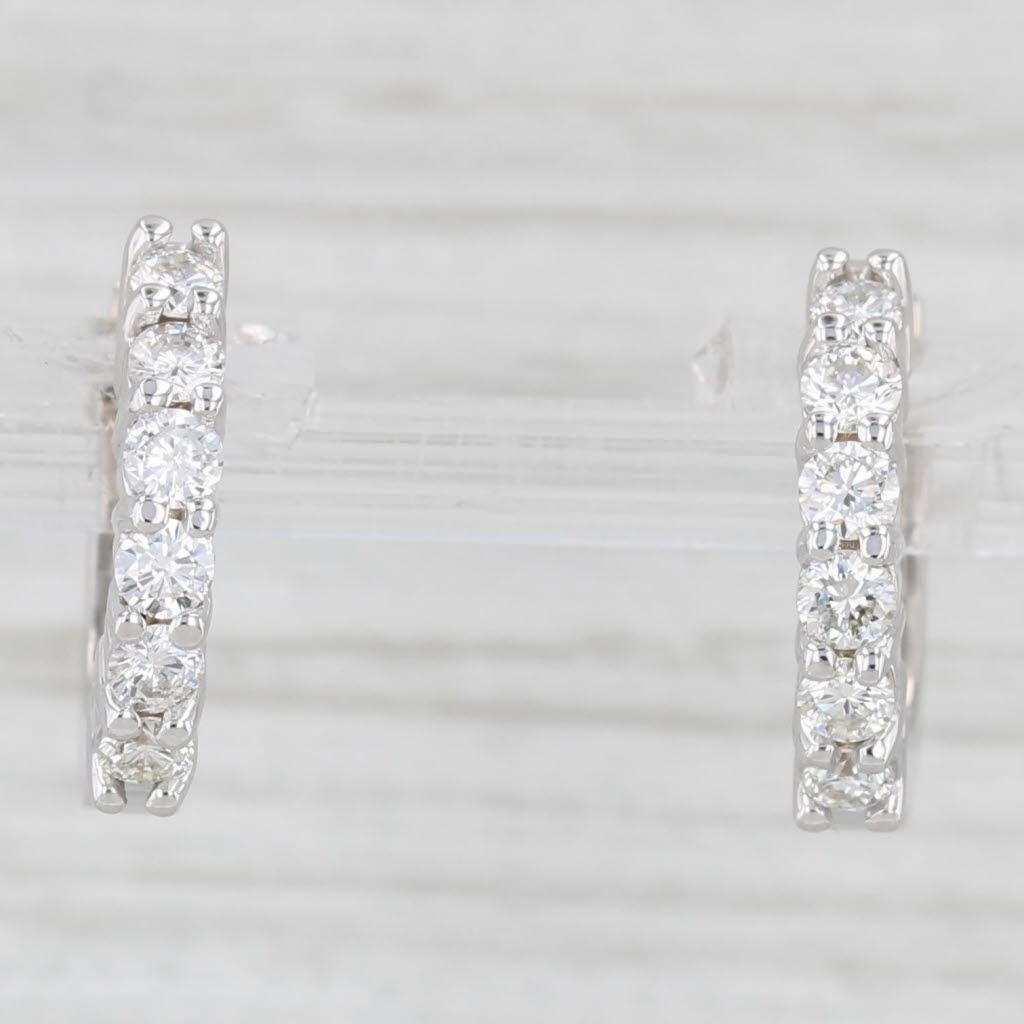 Taglio rotondo Orecchini a cerchio Huggie con diamante da 1ctw in oro bianco 18k con cerniera in vendita