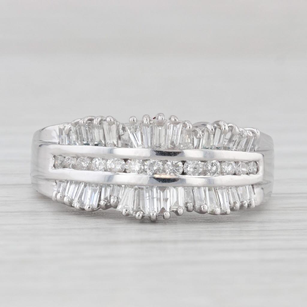 1ctw Diamond Ring 14k White Gold Size 8.25 Baguette & Round Cut In Good Condition For Sale In McLeansville, NC