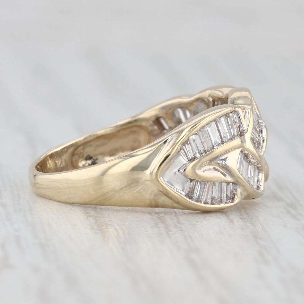 Información sobre la gema:
- Diamantes naturales -
Quilates totales - 1ctw
Corte - Baguette
Color - G - H
Claridad - SI1 - SI2

Metal: Oro amarillo de 14 quilates
Peso: 4,6 gramos 
Sellos: 14k
Altura de la cara: 9.3 mm 
Altura sobre el dedo: 3