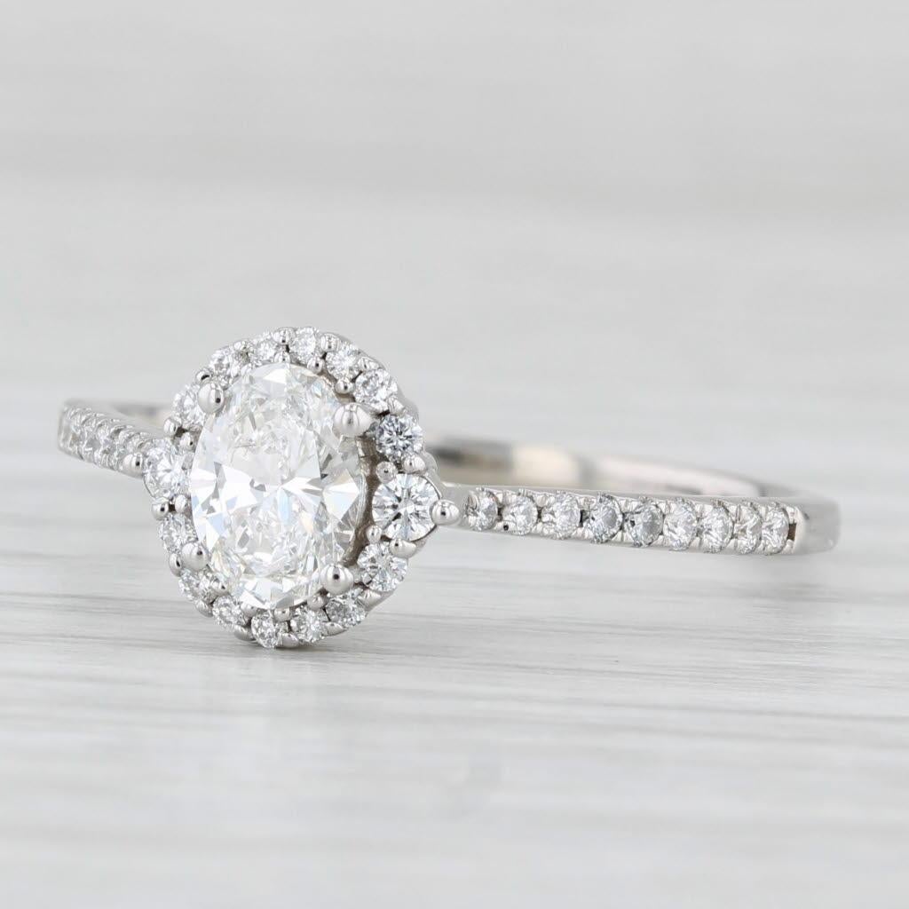 Femenino o masculino Anillo de compromiso con halo de diamantes ovalados 1ctw Oro blanco 14k Tamaño 11 Anillo catedral GIA en venta
