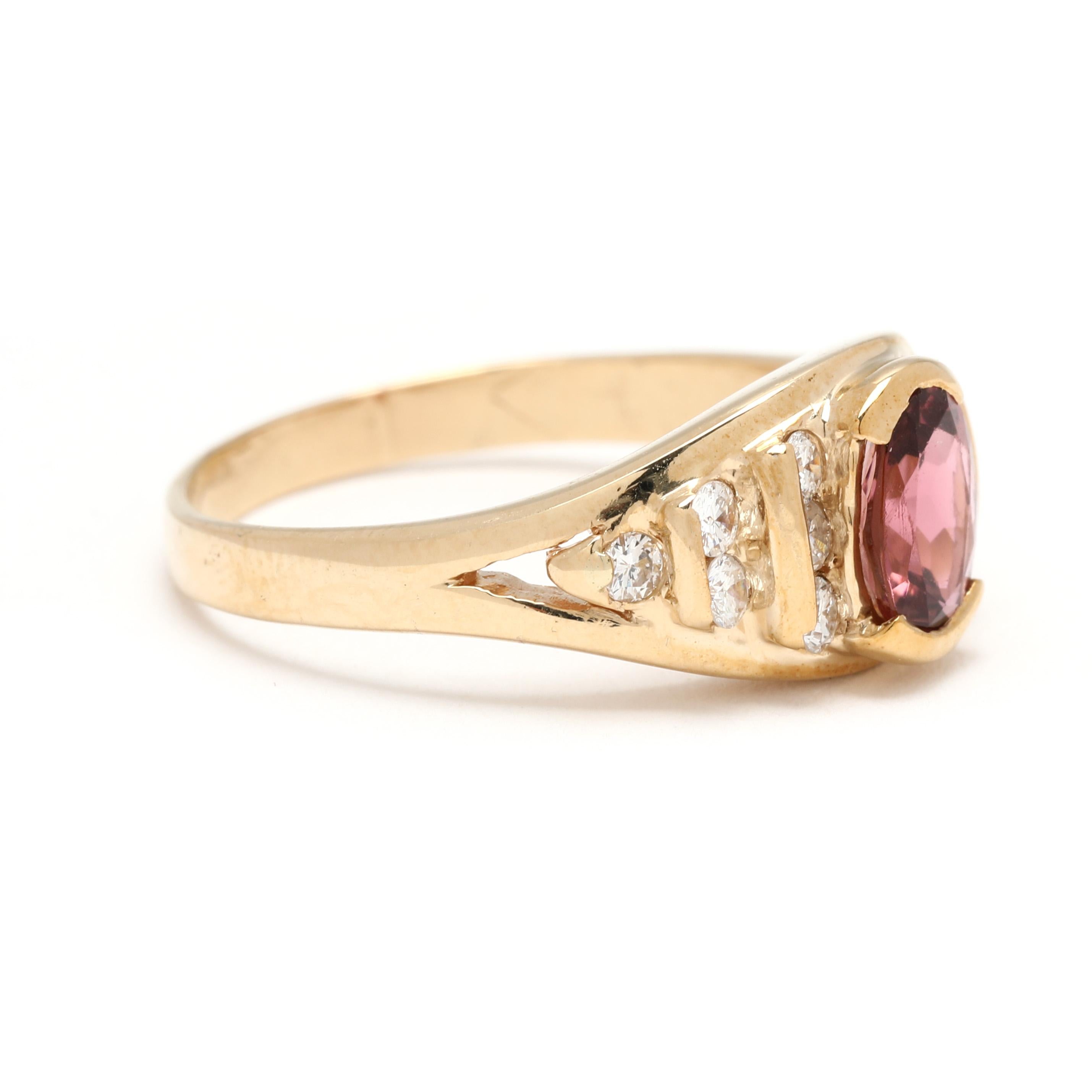 Pierres :
Tourmaline rose, 1 pierre
coupe ovale
7 x 5 mm
environ 1 carat
diamants, 12 pierres
taille ronde brillante
1.7 - 1.9 mm
environ .25 carats au total
Couleur F-G, pureté SI1-2

Taille de l'anneau 5.75

Hauteur du doigt : 4.6 mm

Longueur :