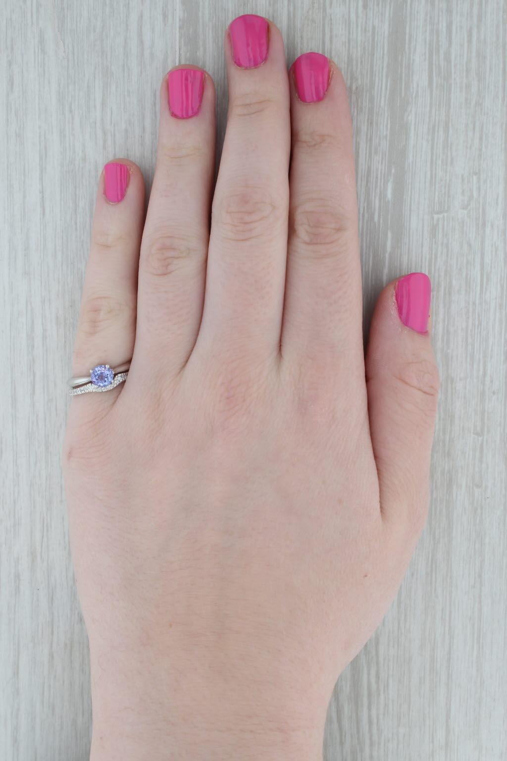 Anello di fidanzamento con tanzanite rotonda da 1 ct. Fascia nuziale con diamante in oro 18 carati in vendita 5