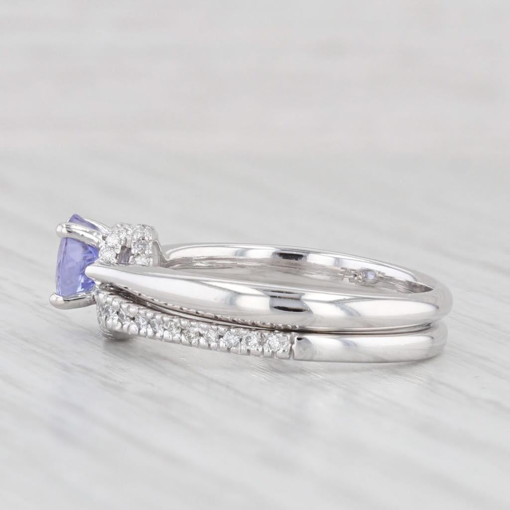 Anello di fidanzamento con tanzanite rotonda da 1 ct. Fascia nuziale con diamante in oro 18 carati In condizioni buone in vendita a McLeansville, NC