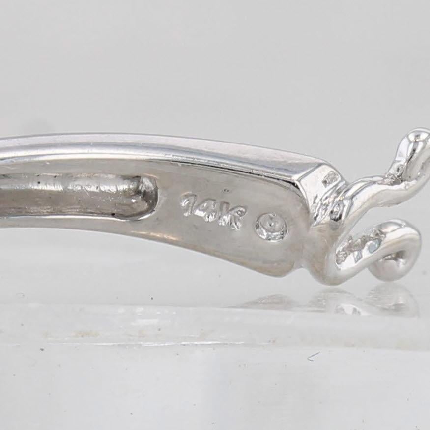 Orecchini a cerchio con diamanti smerlati da 1 ctw in oro bianco 14 carati con chiusura a scatto In condizioni buone in vendita a McLeansville, NC