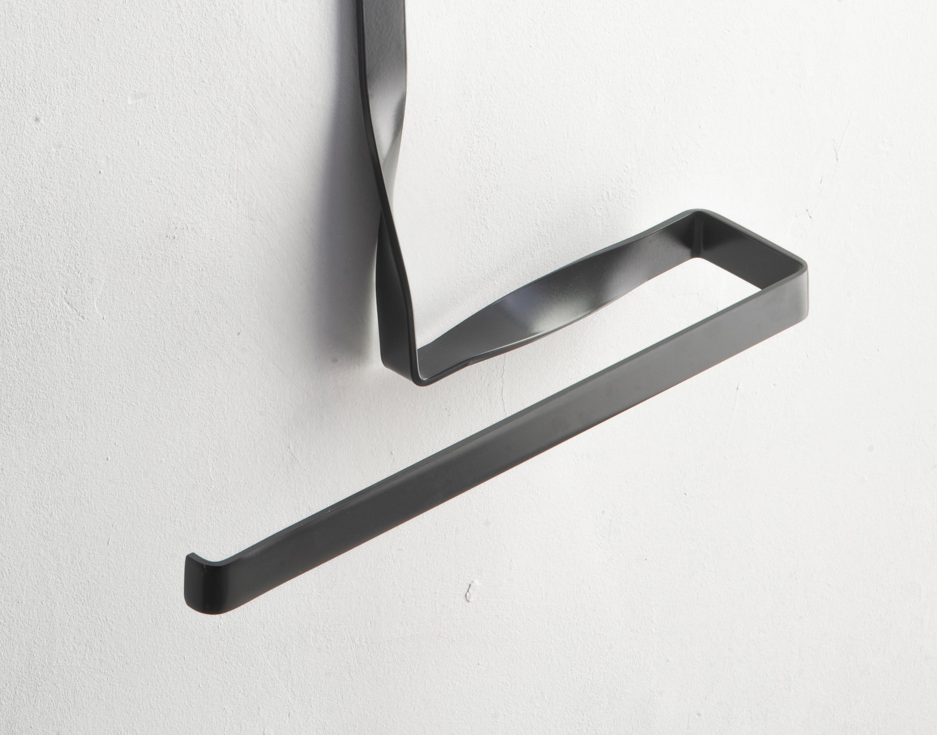 XXIe siècle et contemporain 1_Galant_02_Mink — Contemporary lacquered steel wall valet by Josep Abril en vente