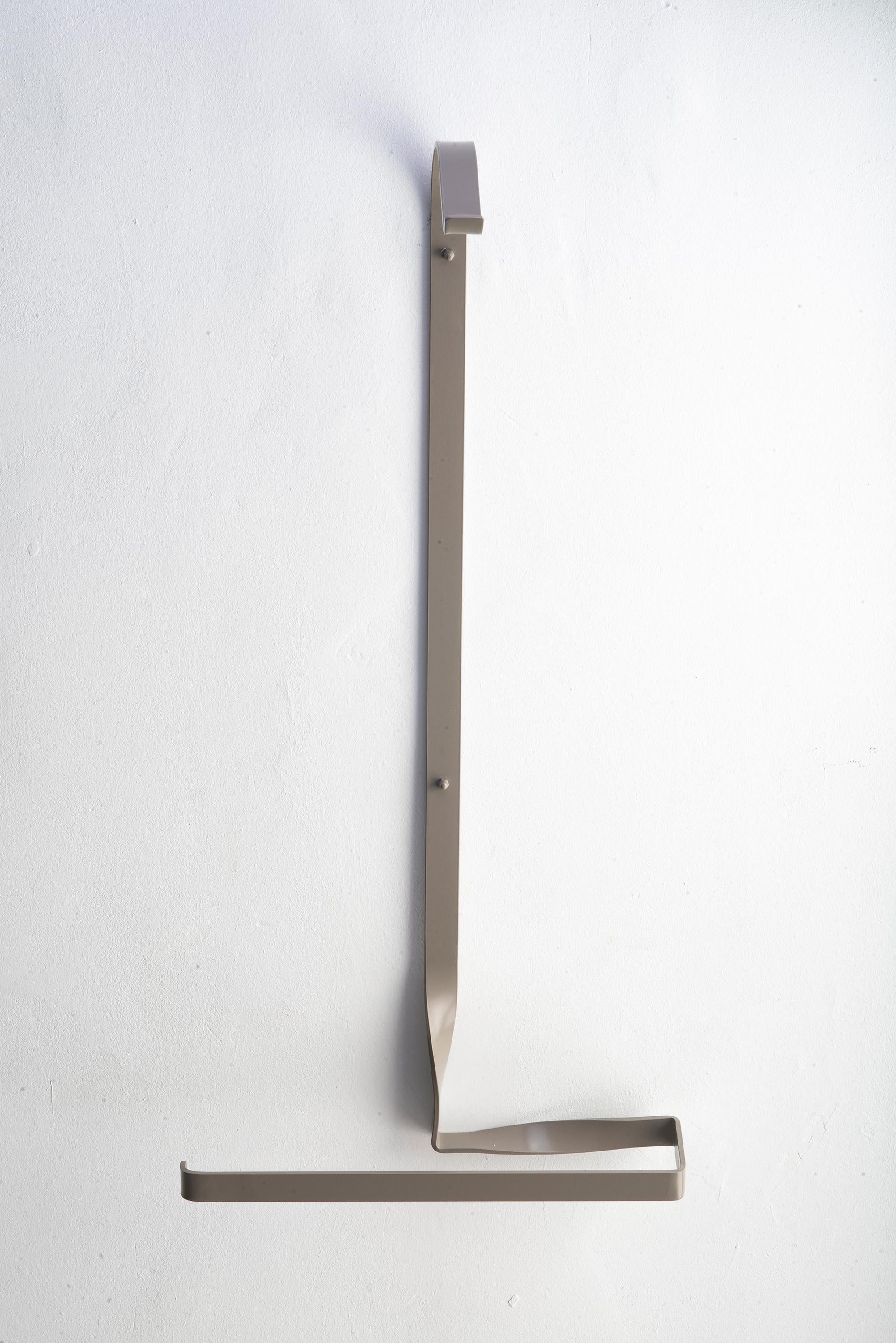 Espagnol 1_Galant_03_grey — Contemporary lacquered steel wall valet by Josep Abril en vente