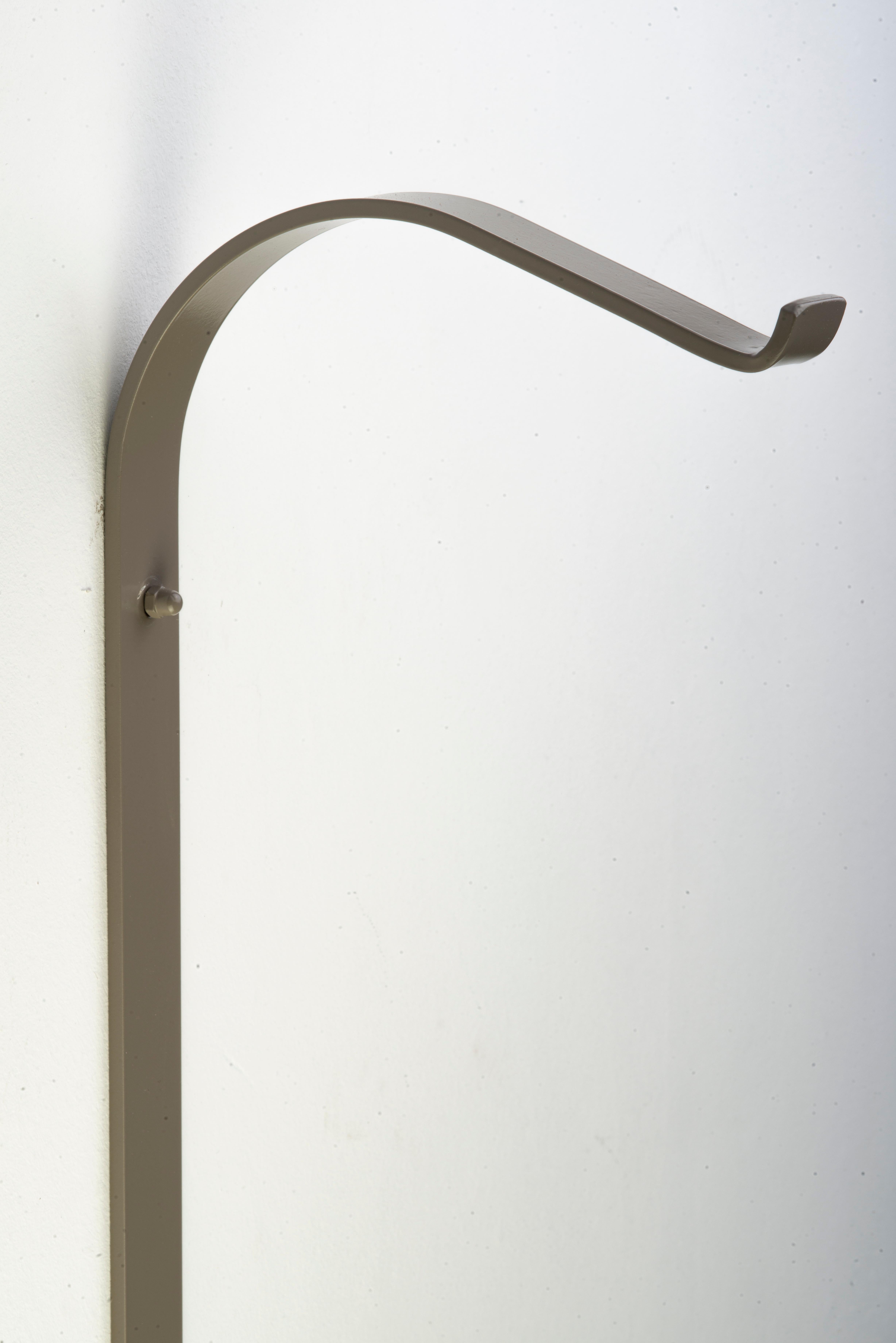 Laqué 1_Galant_03_grey — Contemporary lacquered steel wall valet by Josep Abril en vente
