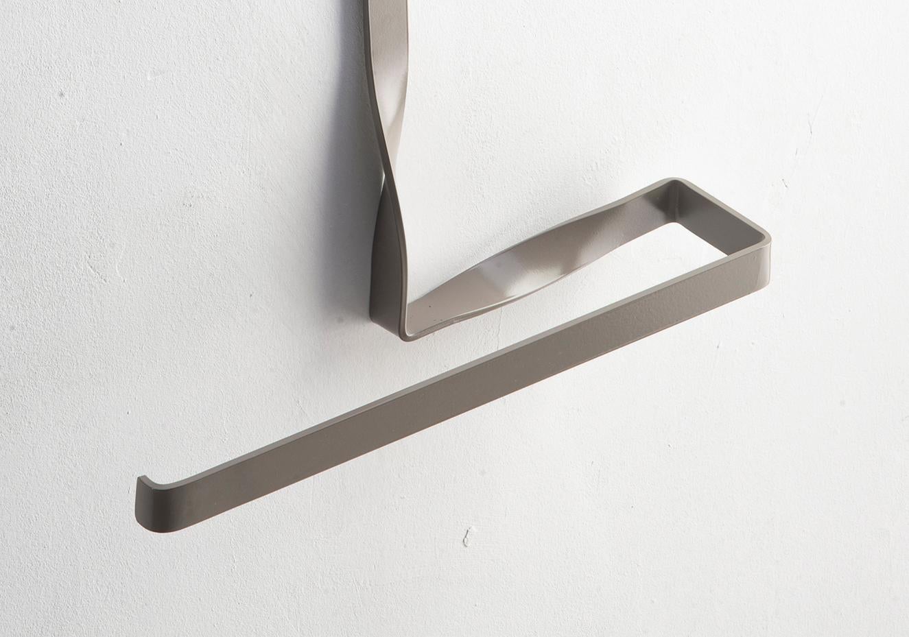 1_Galant_03_grey — Contemporary lacquered steel wall valet by Josep Abril Neuf - En vente à Barcelona, ES