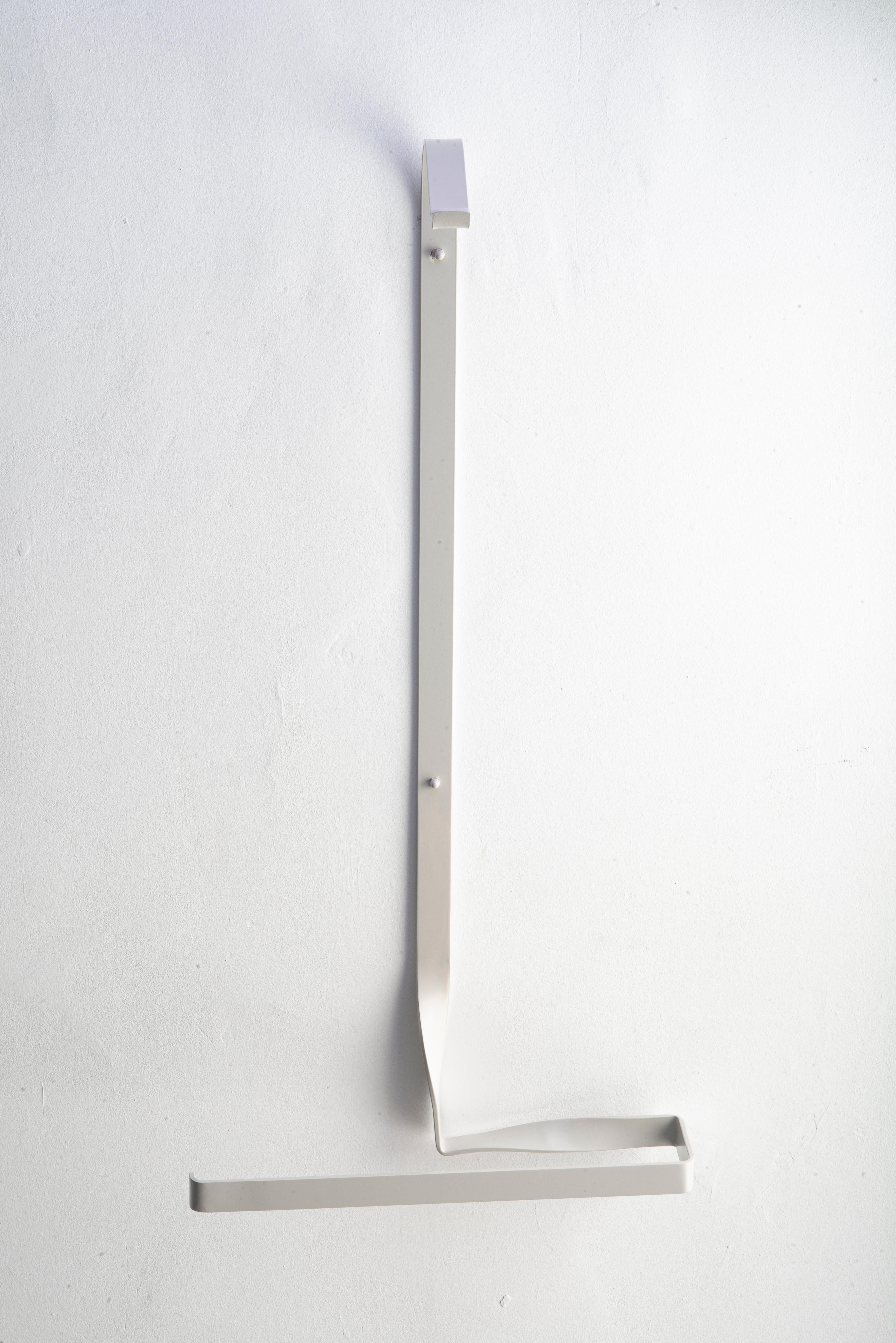 Espagnol 1_Galant_04_Off-white — Contemporary lacquered steel wall valet by Josep Abril en vente