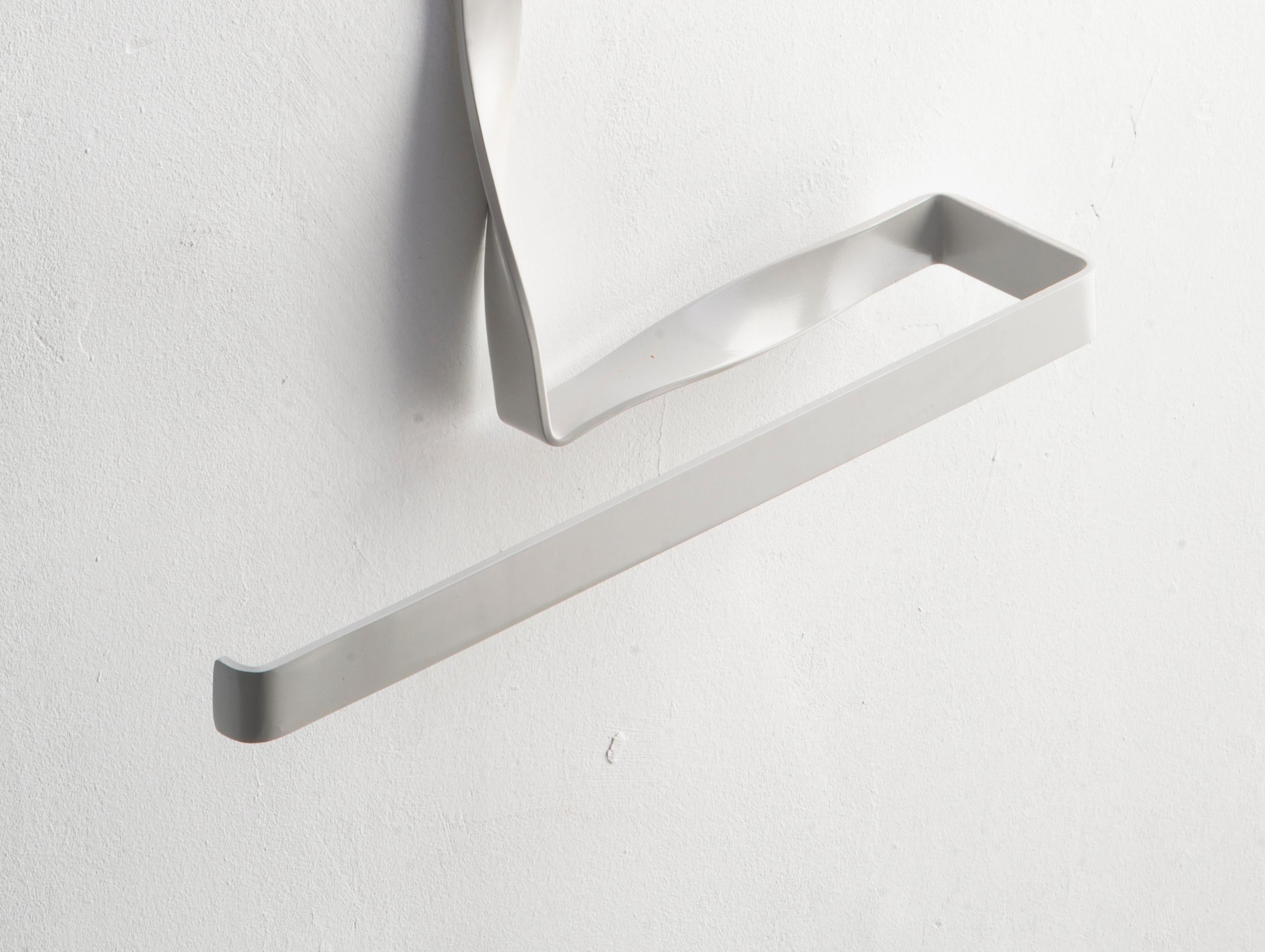 1_Galant_04_Off-white — Contemporary lacquered steel wall valet by Josep Abril Neuf - En vente à Barcelona, ES