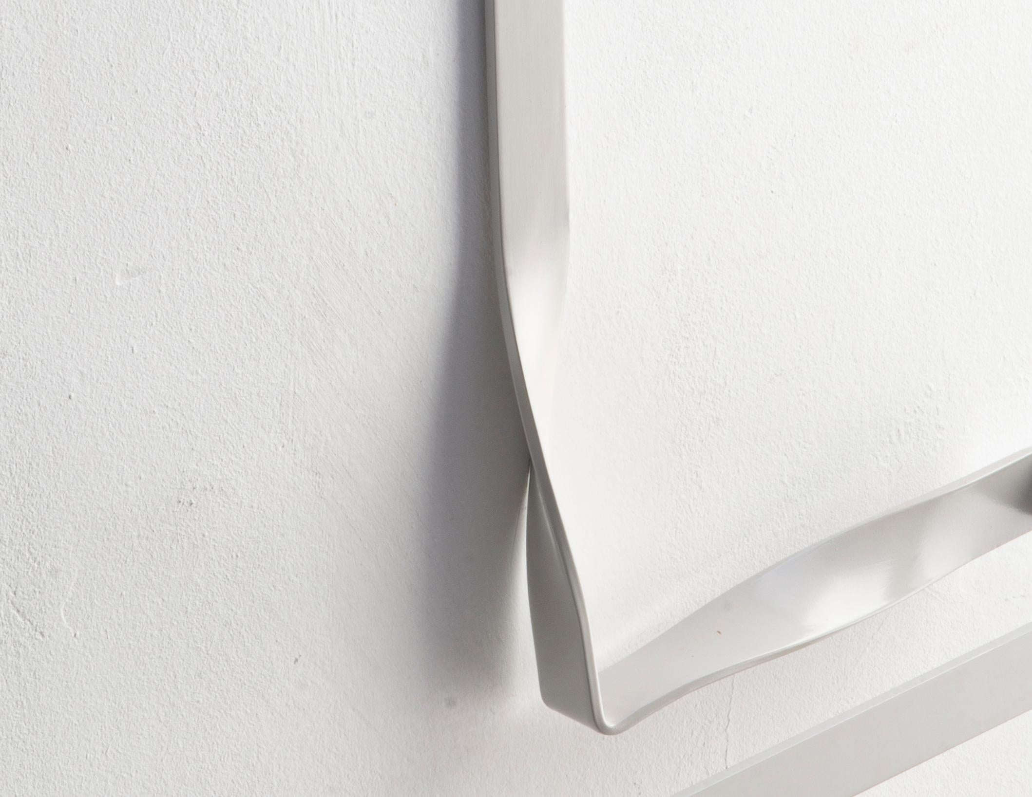 XXIe siècle et contemporain 1_Galant_04_Off-white — Contemporary lacquered steel wall valet by Josep Abril en vente