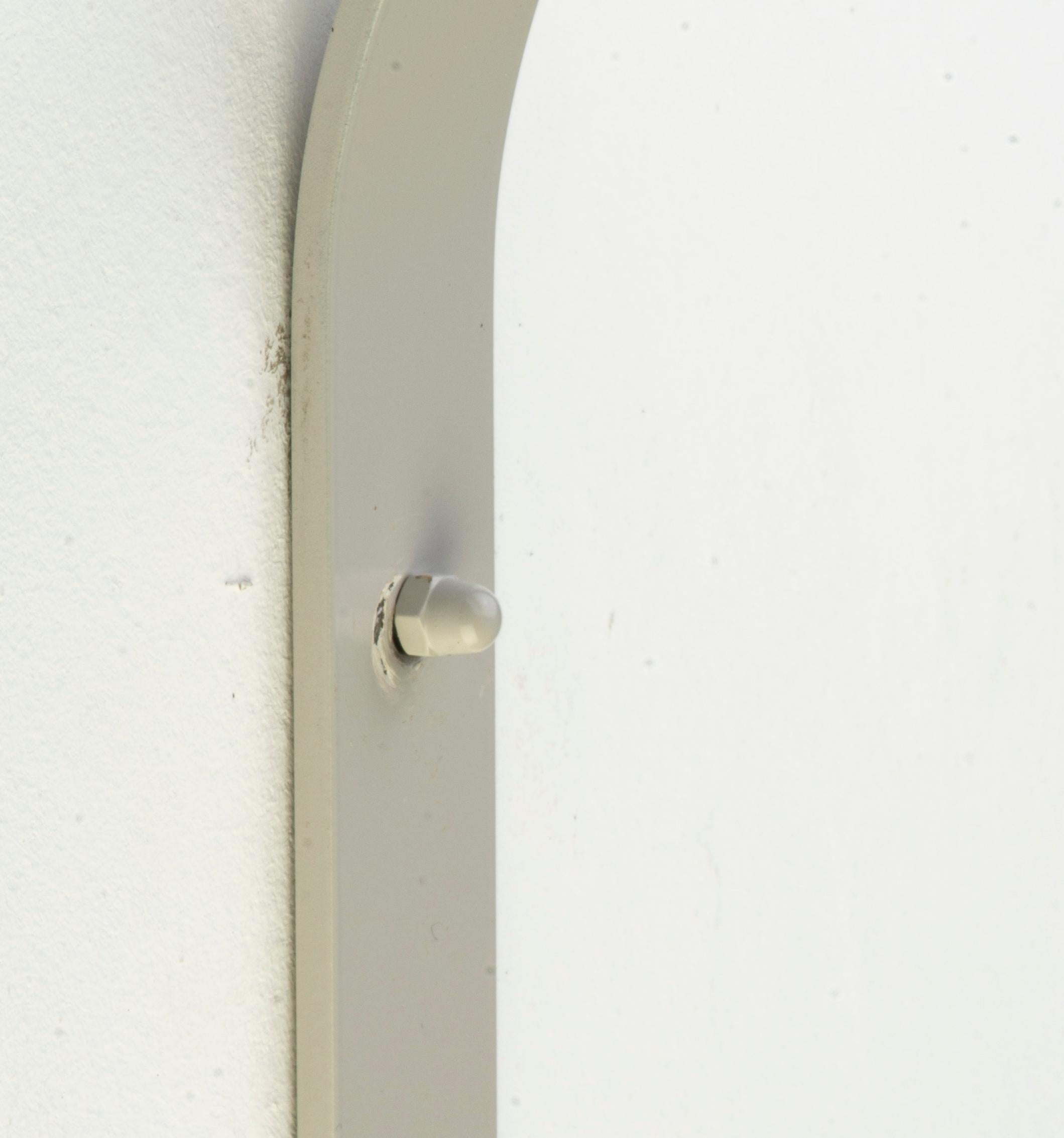 1_Galant_04_Off-white — Contemporary lacquered steel wall valet by Josep Abril en vente 2