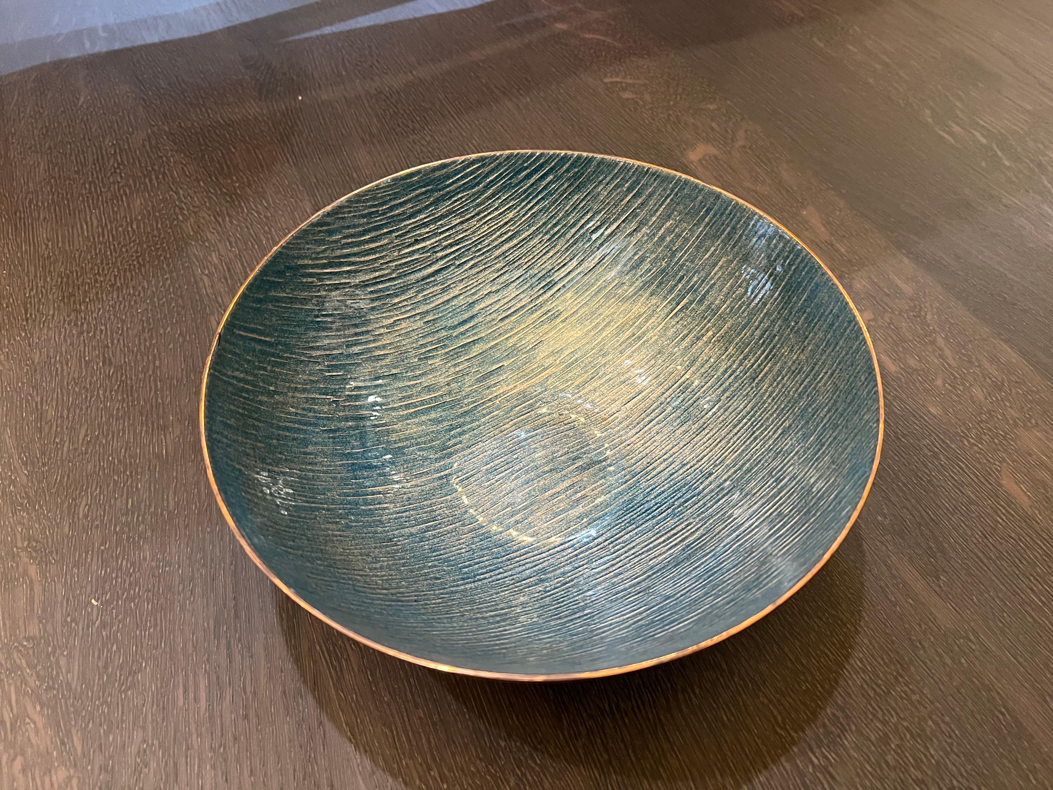 1Bol en cuivre émaillé italien du milieu du siècle Catch it all Excellent état - En vente à San Diego, CA