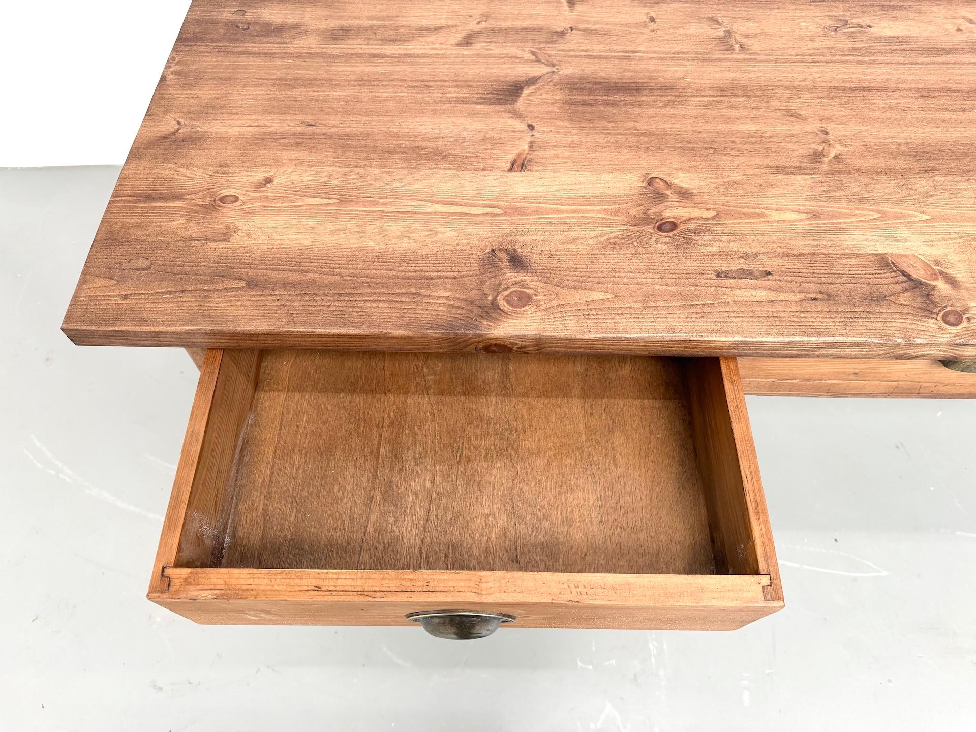 1ntique farmhouse table in beech and pine,  with 8 drawers For Sale 3