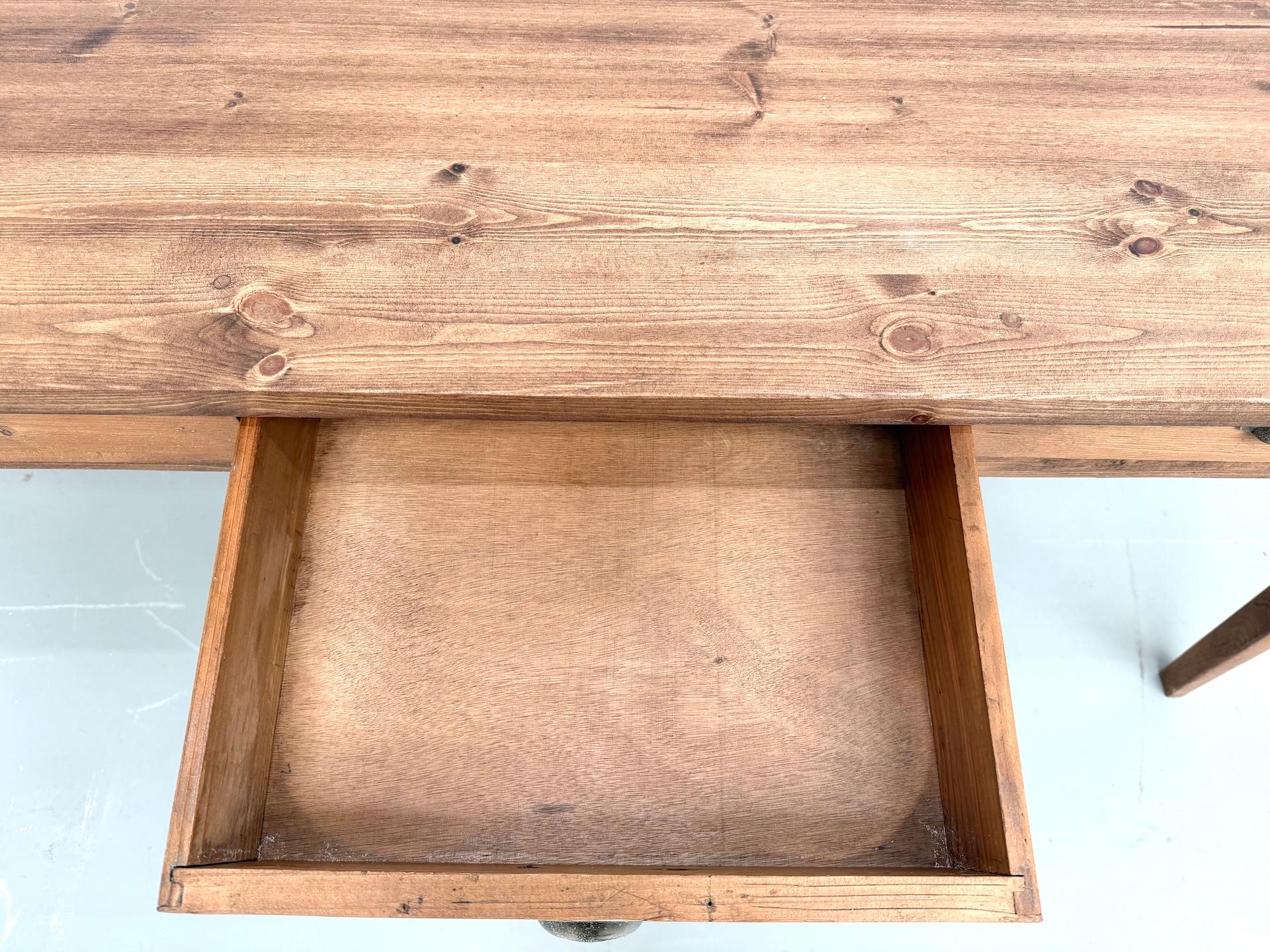 1ntique farmhouse table in beech and pine,  with 8 drawers For Sale 2