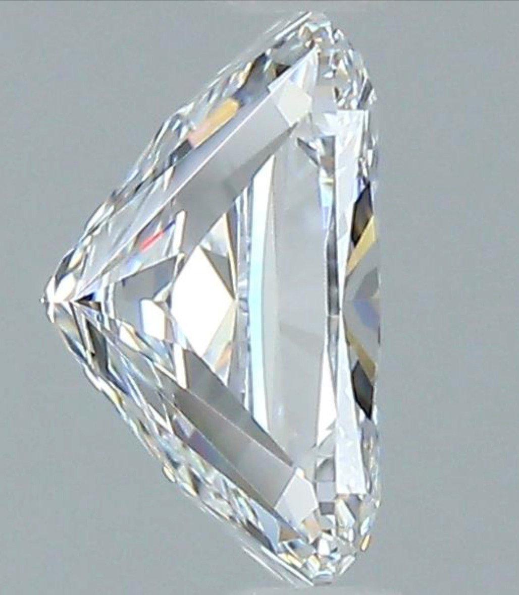 1pc Diamant naturel avec 2.02 Ct Cushion Modified Brilliant D VVS1 Certificat GIA en vente 3