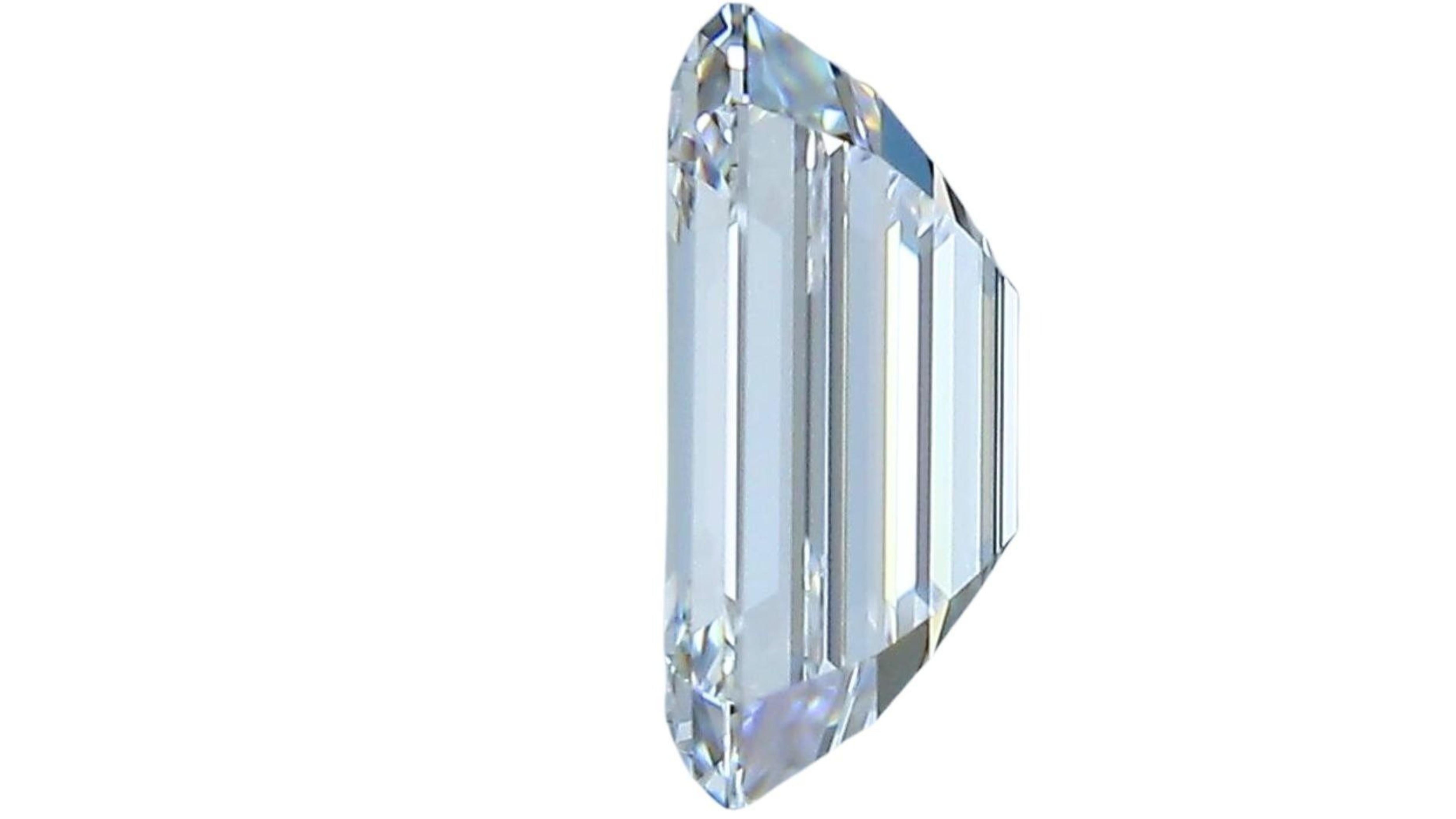 Women's 1pc. Shimmering 2.44 Carat Emerald Cut Natural Diamond For Sale