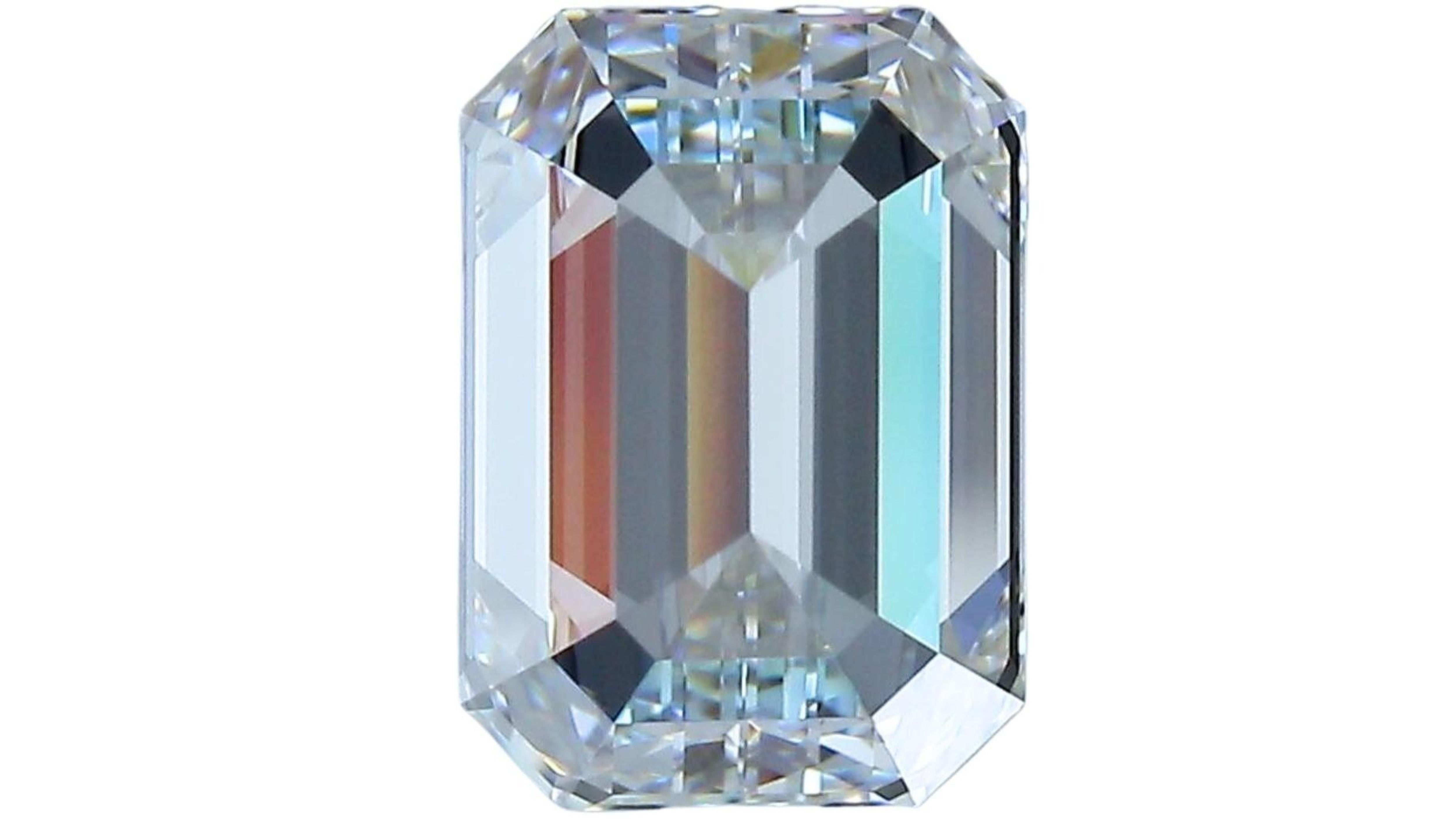 1pc. Shimmering 2.44 Carat Emerald Cut Natural Diamond For Sale 1