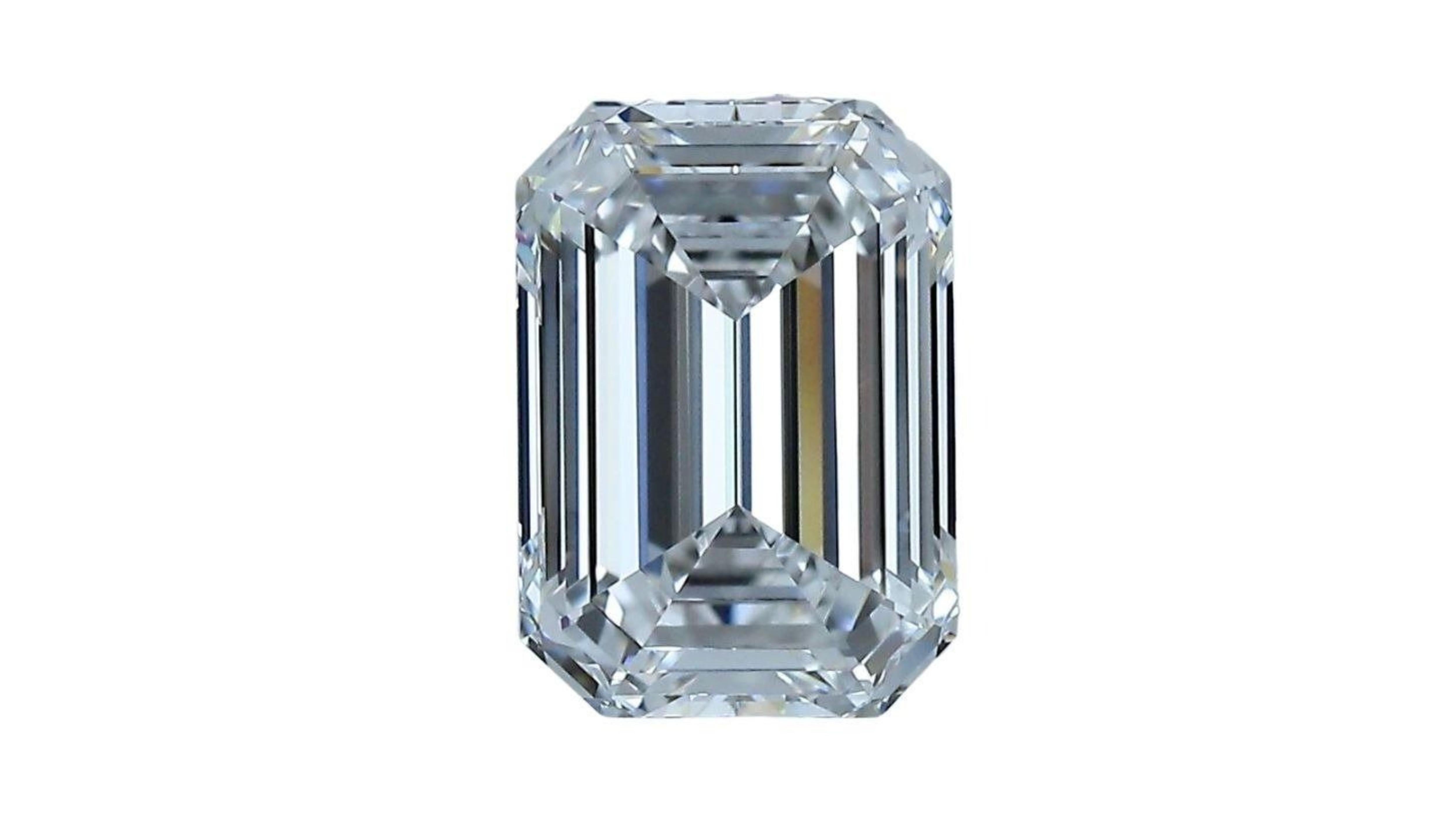 1pc. Shimmering 2.44 Carat Emerald Cut Natural Diamond For Sale 4