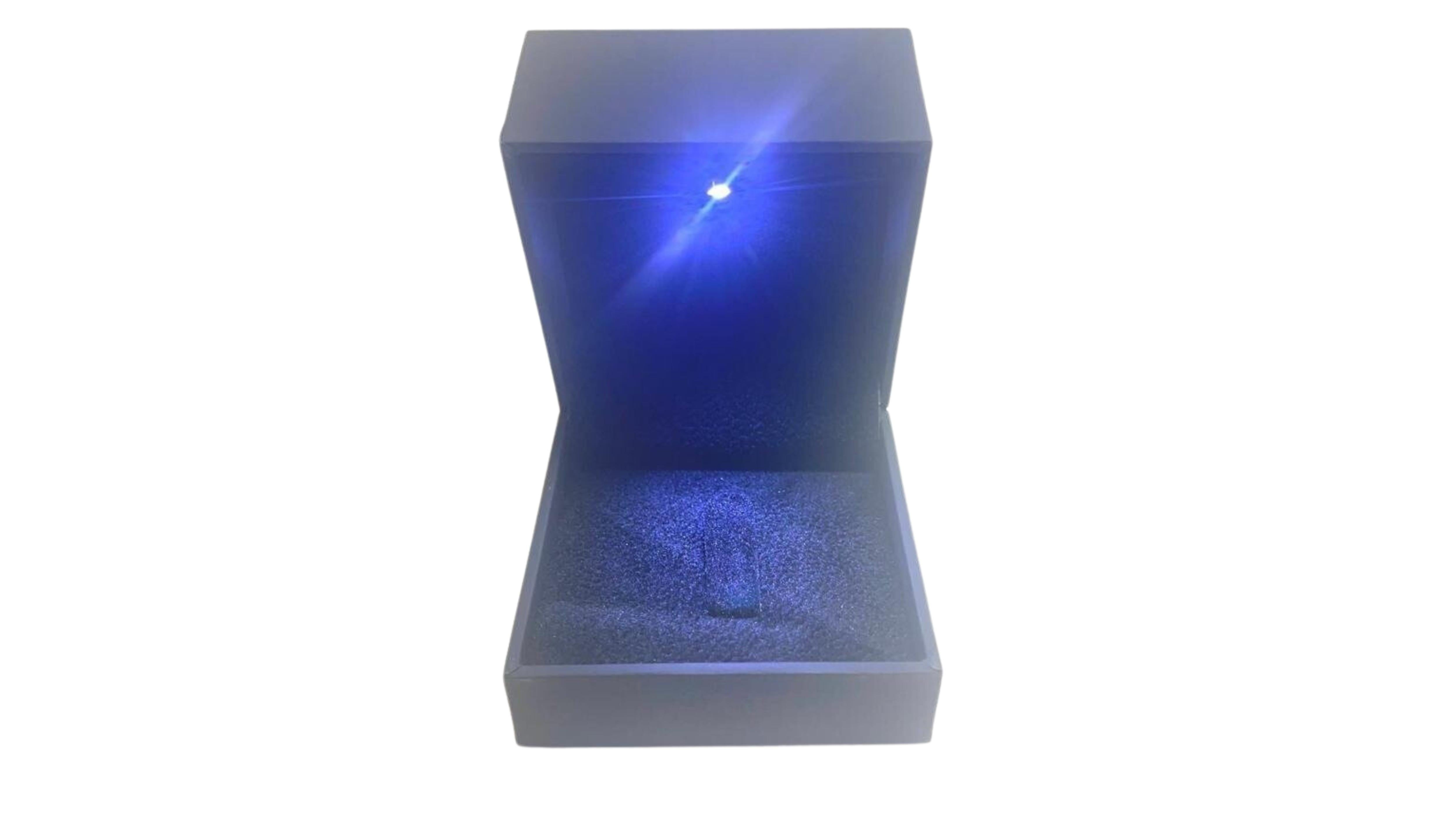 1pc. Sparkling 1.5 Carat Square Modified Brilliant Natural Diamond For Sale 3