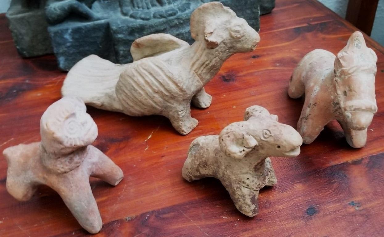 Archaïque 1er siècle avant J.-C. Groupe de 4 animaux en terre cuite de la vallée de l'Indus en vente