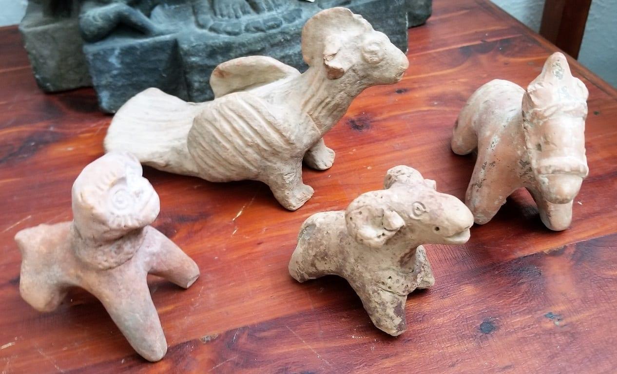 1er siècle avant J.-C. Groupe de 4 animaux en terre cuite de la vallée de l'Indus en vente 1