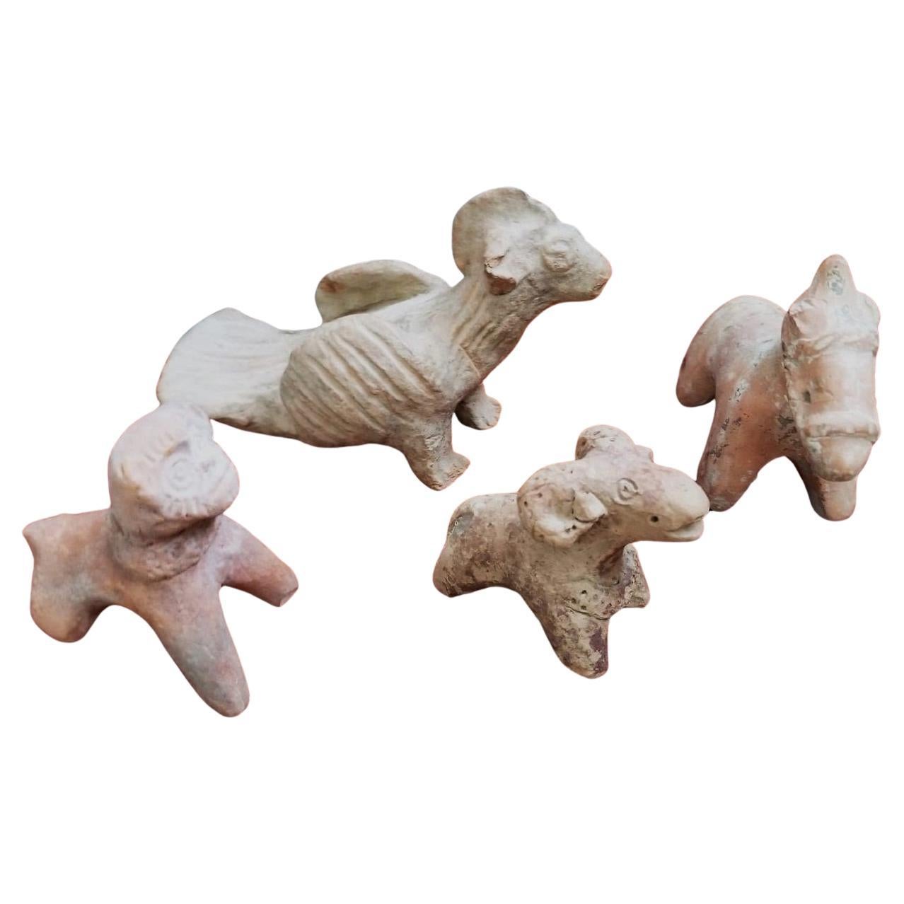 1er siècle avant J.-C. Groupe de 4 animaux en terre cuite de la vallée de l'Indus en vente