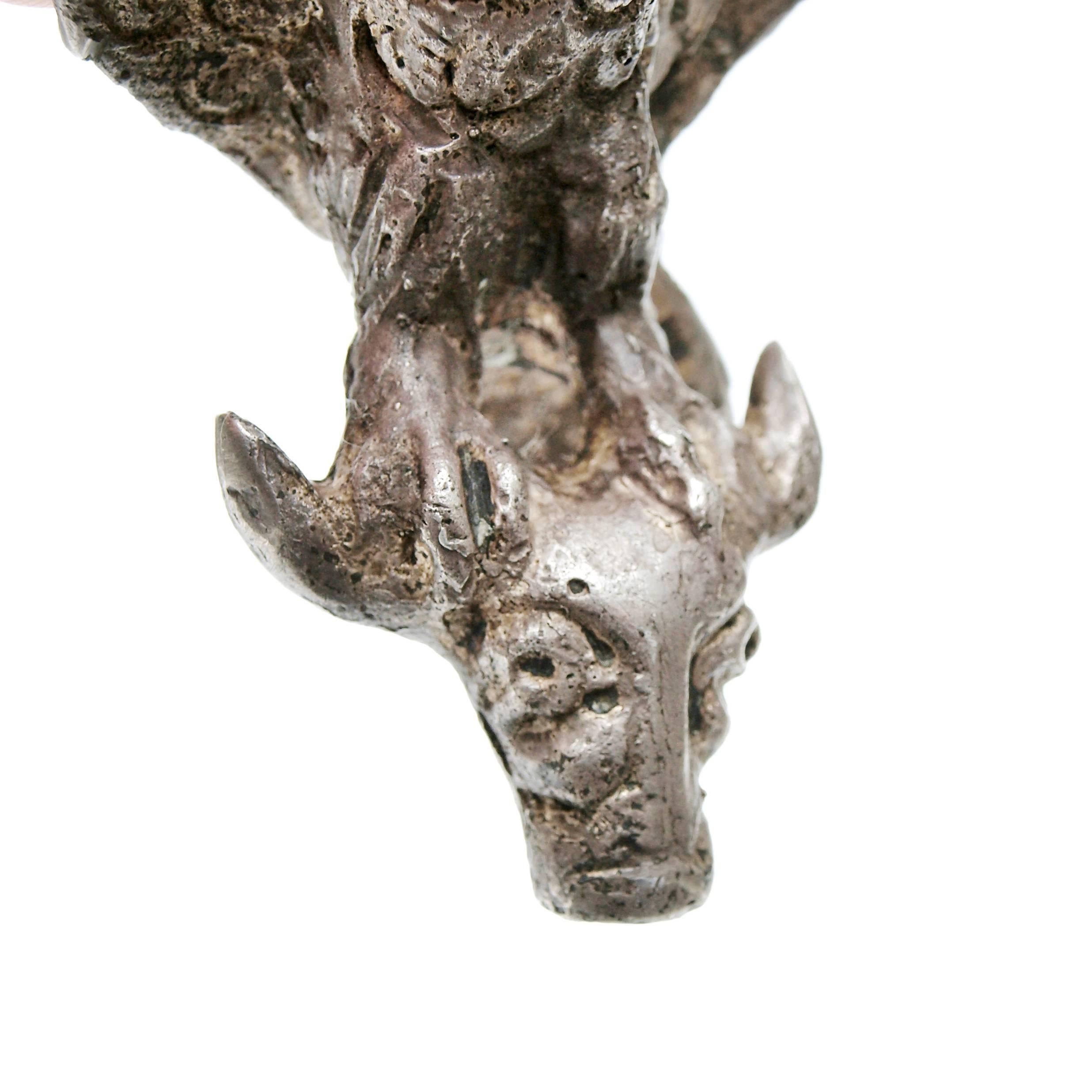1st Century Roman Cast Silver Eagle on Bull’s Head Figurine In Good Condition In London, GB