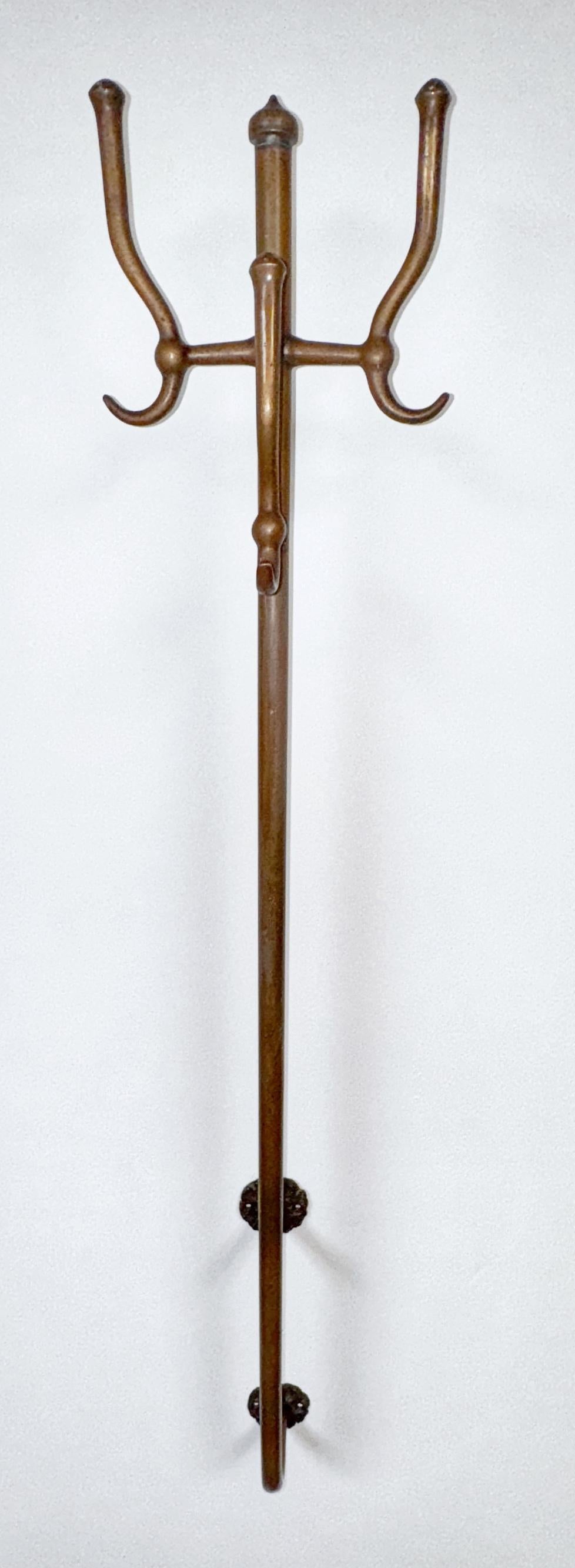 Laiton Porte-manteau/chapeau en laiton Trident pour navire, train ou salon de 1ère classe, Circa 1890 en vente