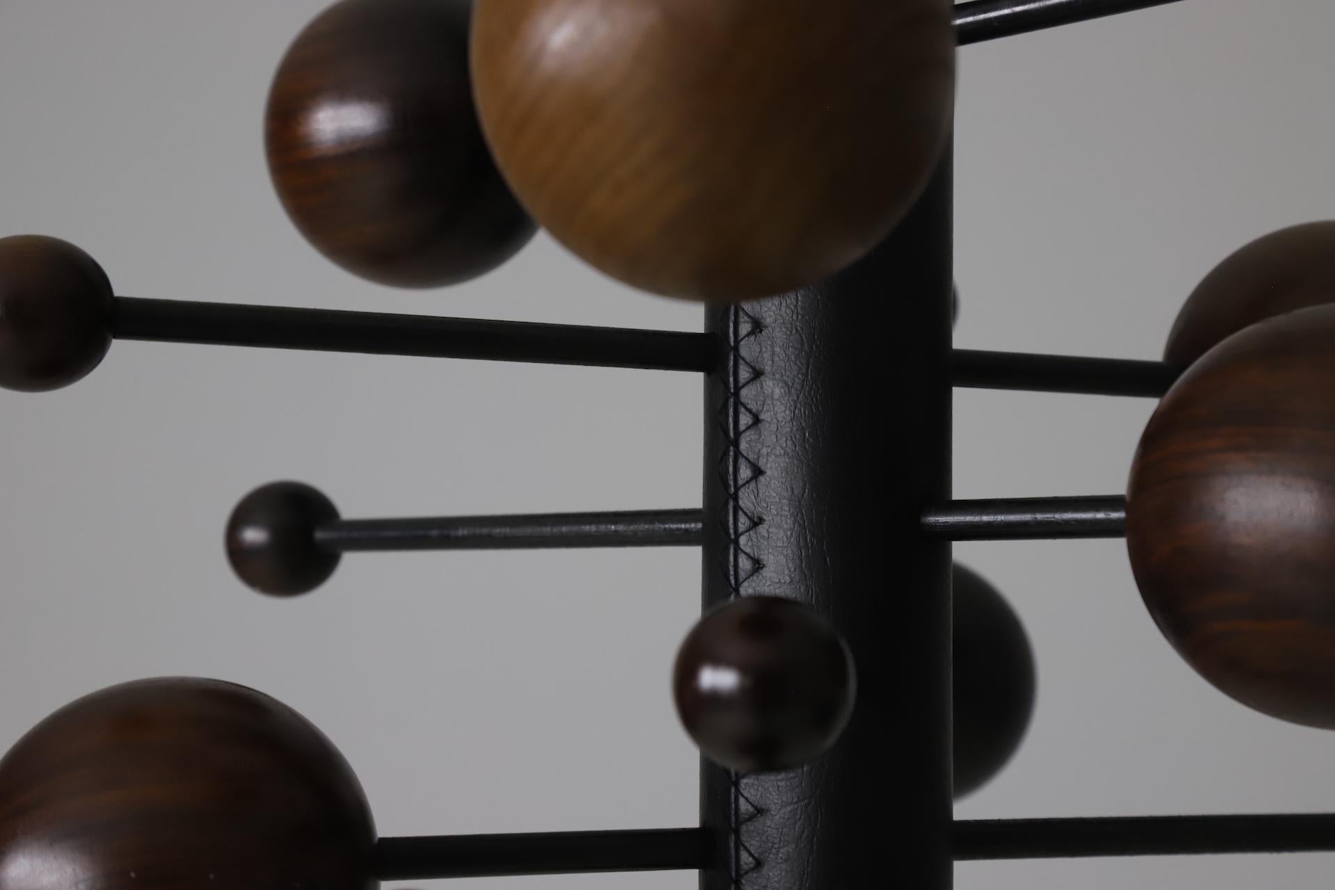Laqué Première édition du porte-manteau AT16 par Osvaldo Borsani pour Tecno, vers 1961 en vente
