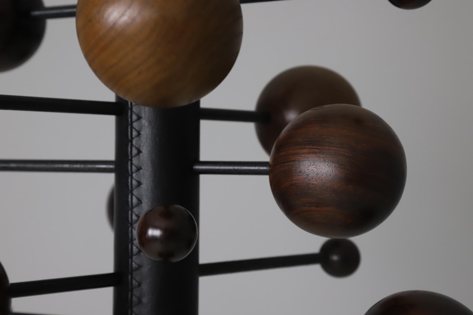 Première édition du porte-manteau AT16 par Osvaldo Borsani pour Tecno, vers 1961 Bon état - En vente à Sittard, LI