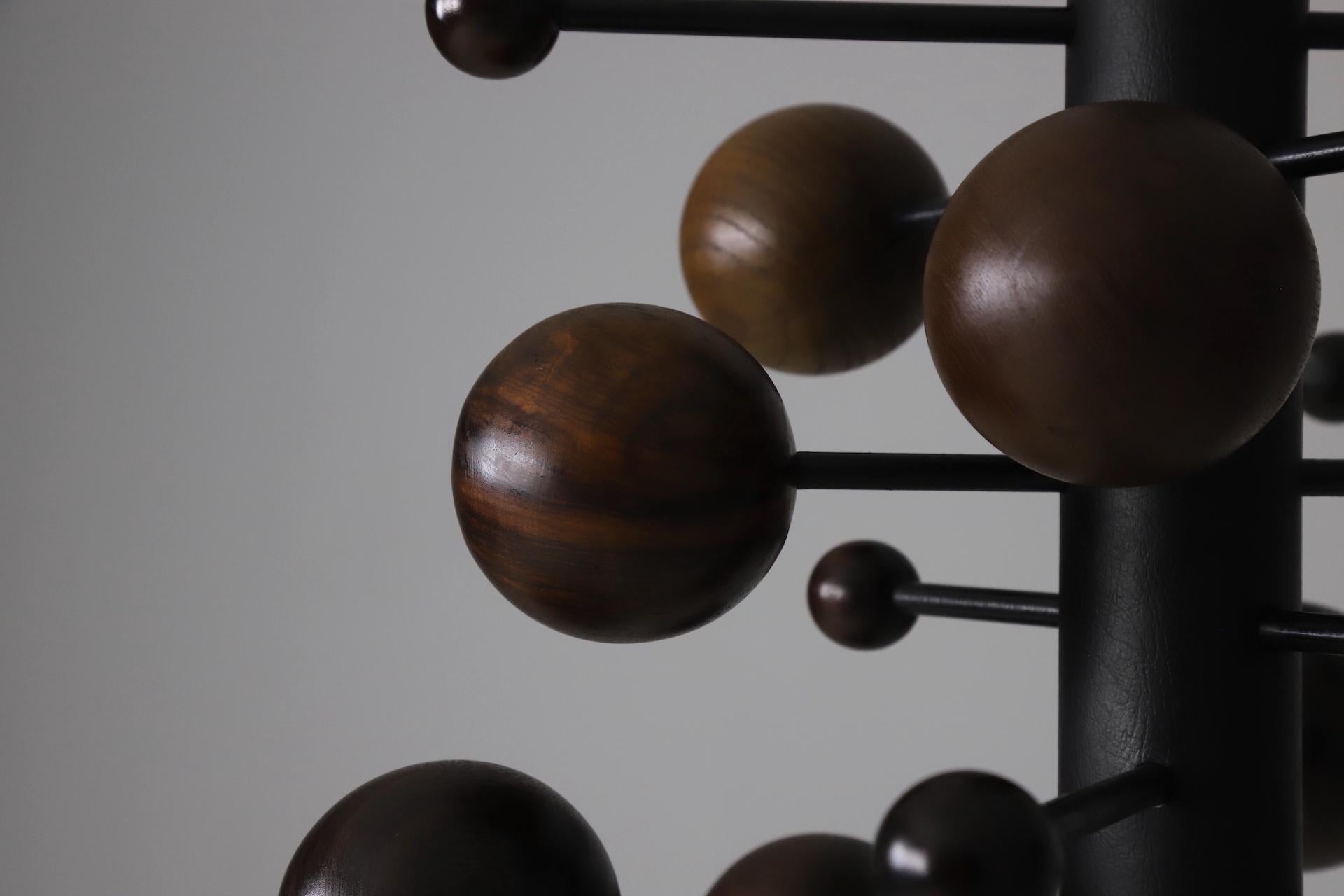 Milieu du XXe siècle Première édition du porte-manteau AT16 par Osvaldo Borsani pour Tecno, vers 1961 en vente