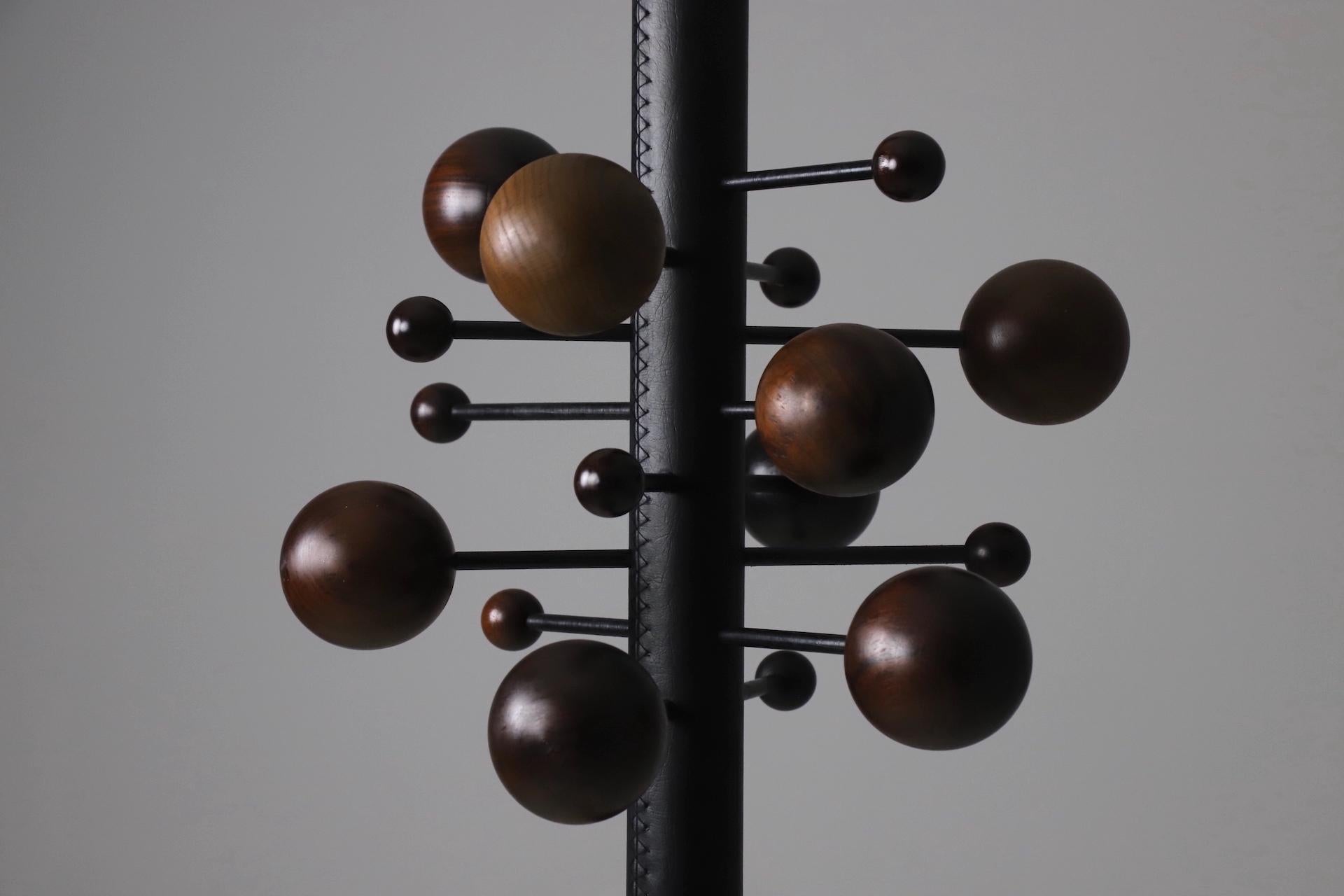Première édition du porte-manteau AT16 par Osvaldo Borsani pour Tecno, vers 1961 en vente 1
