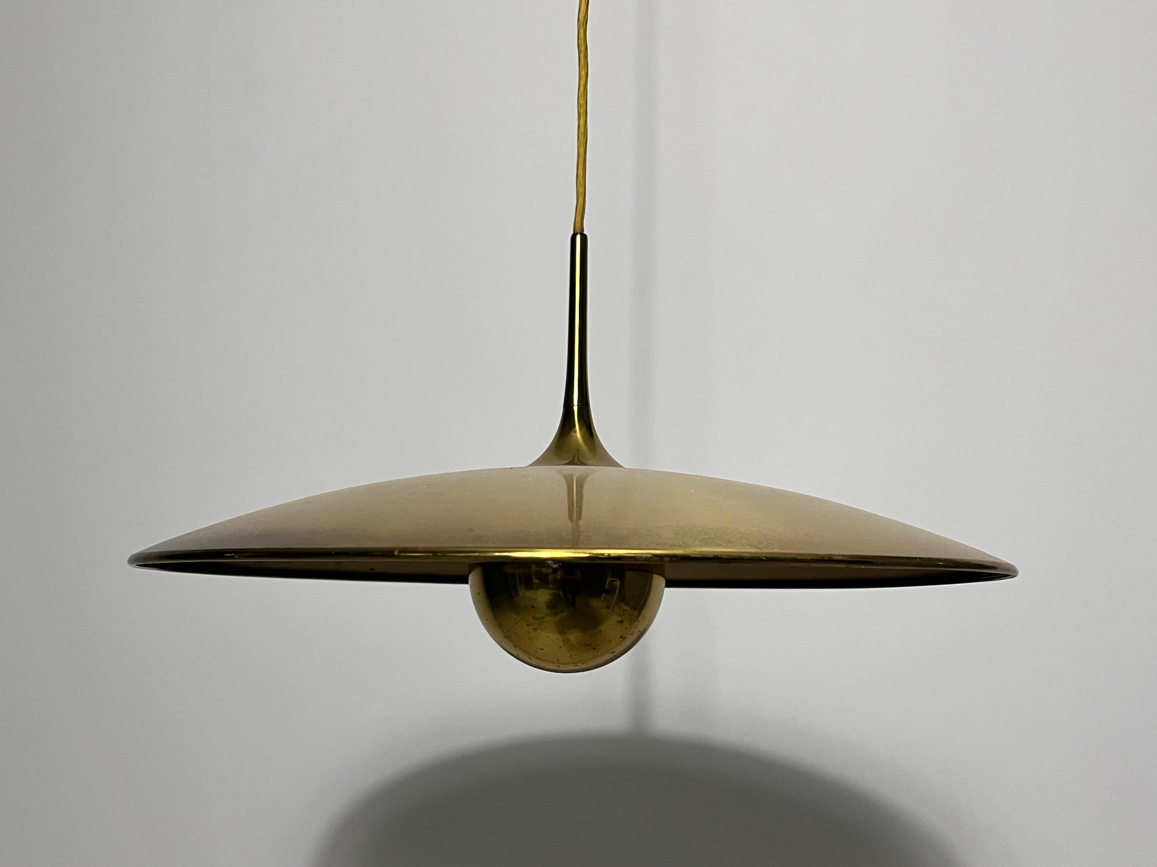 Lampada a sospensione in ottone 1st Edition con contrappeso di Florian Schulz, anni '60 in vendita 5