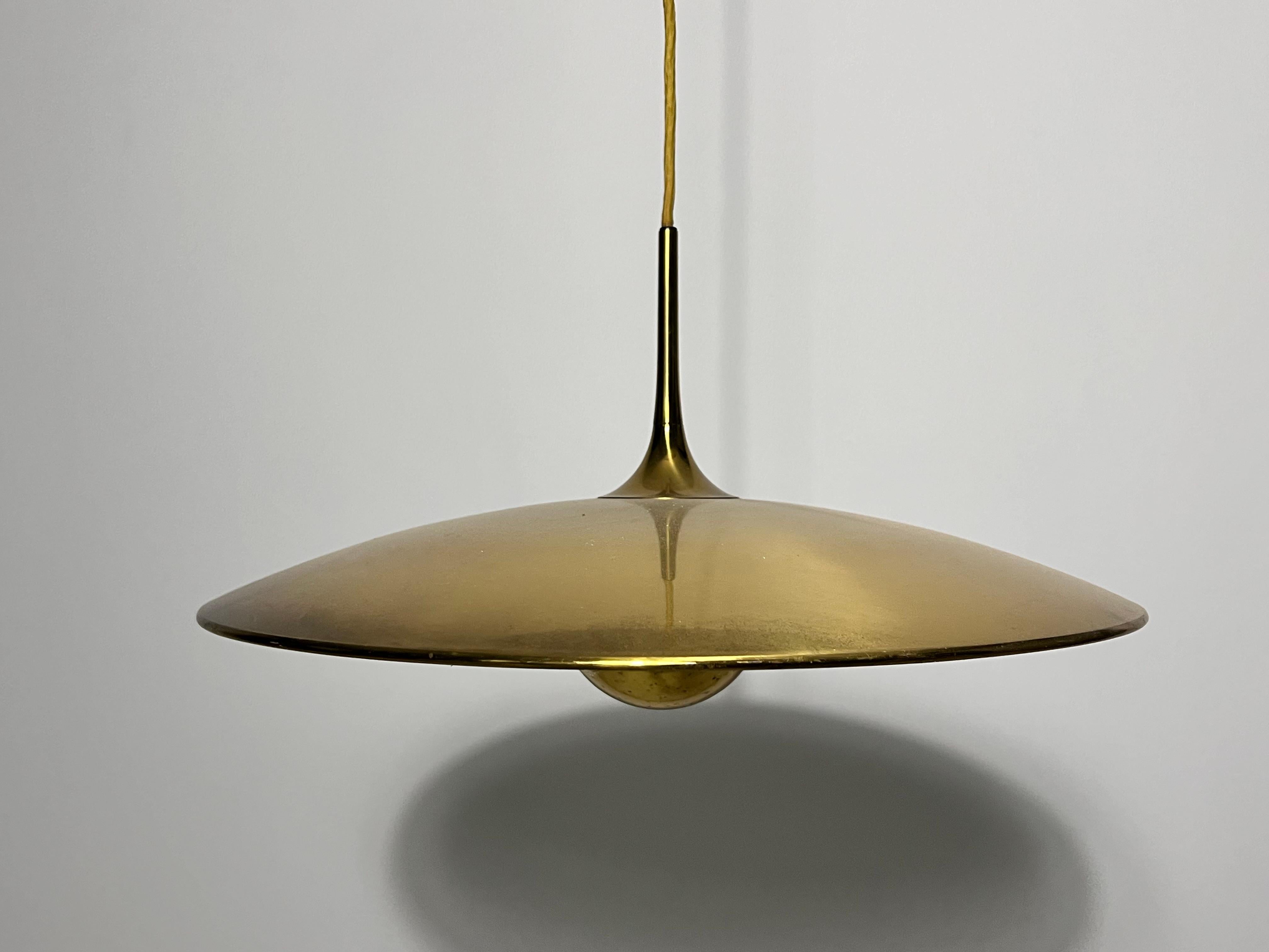 Lampada a sospensione in ottone 1st Edition con contrappeso di Florian Schulz, anni '60 in vendita 6
