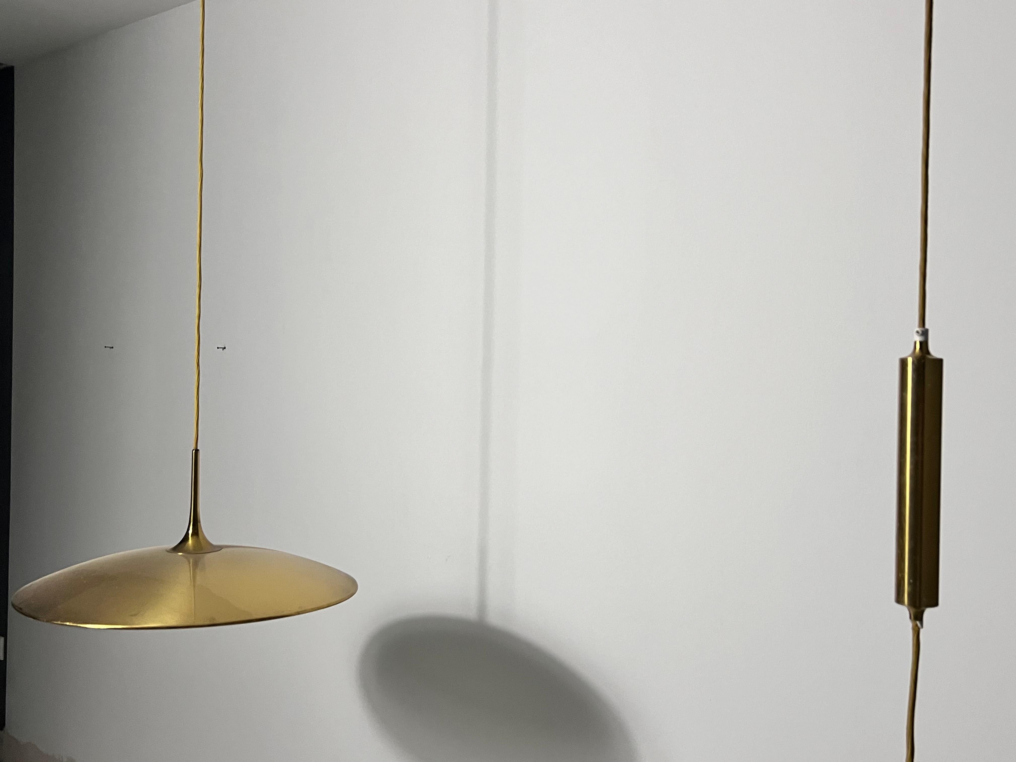 Ottone Lampada a sospensione in ottone 1st Edition con contrappeso di Florian Schulz, anni '60 in vendita