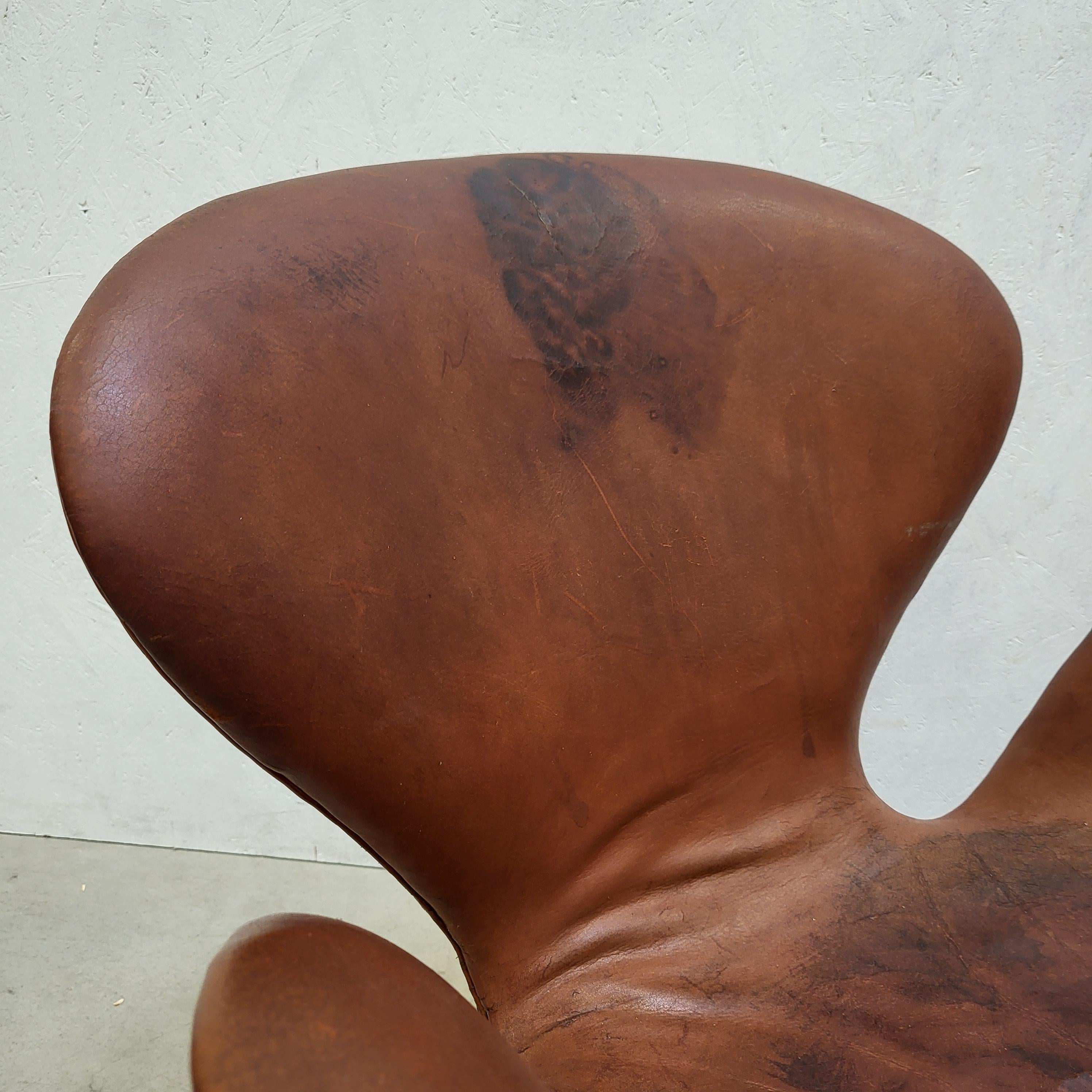 Aluminum 1st Edition Cognac Swan Chair by Arne Jacobsen for Fritz Hansen, 1958