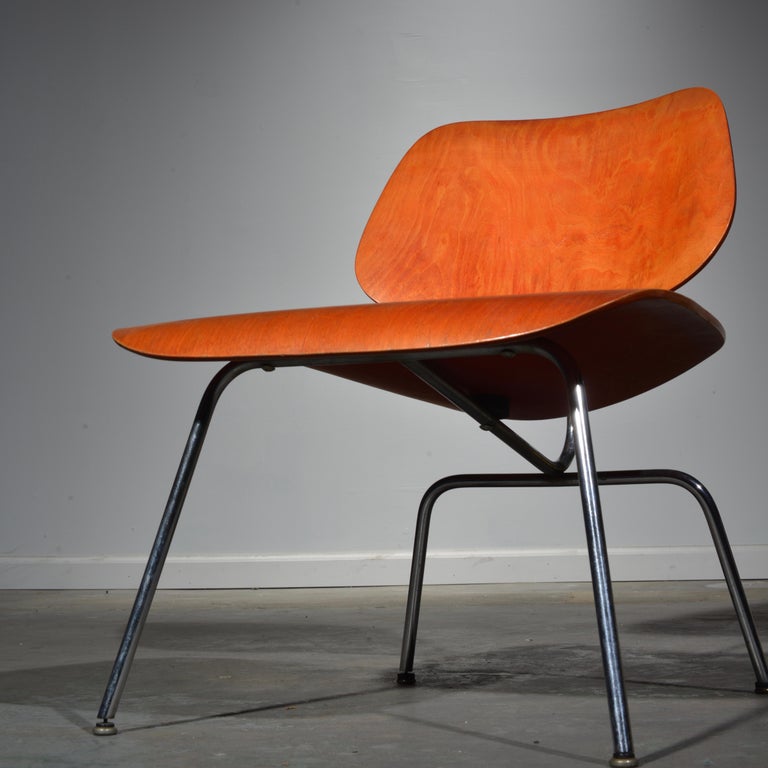 First Edition Evans Red Analine Lcm Chair by Charles and Ray Eames For Sale 3