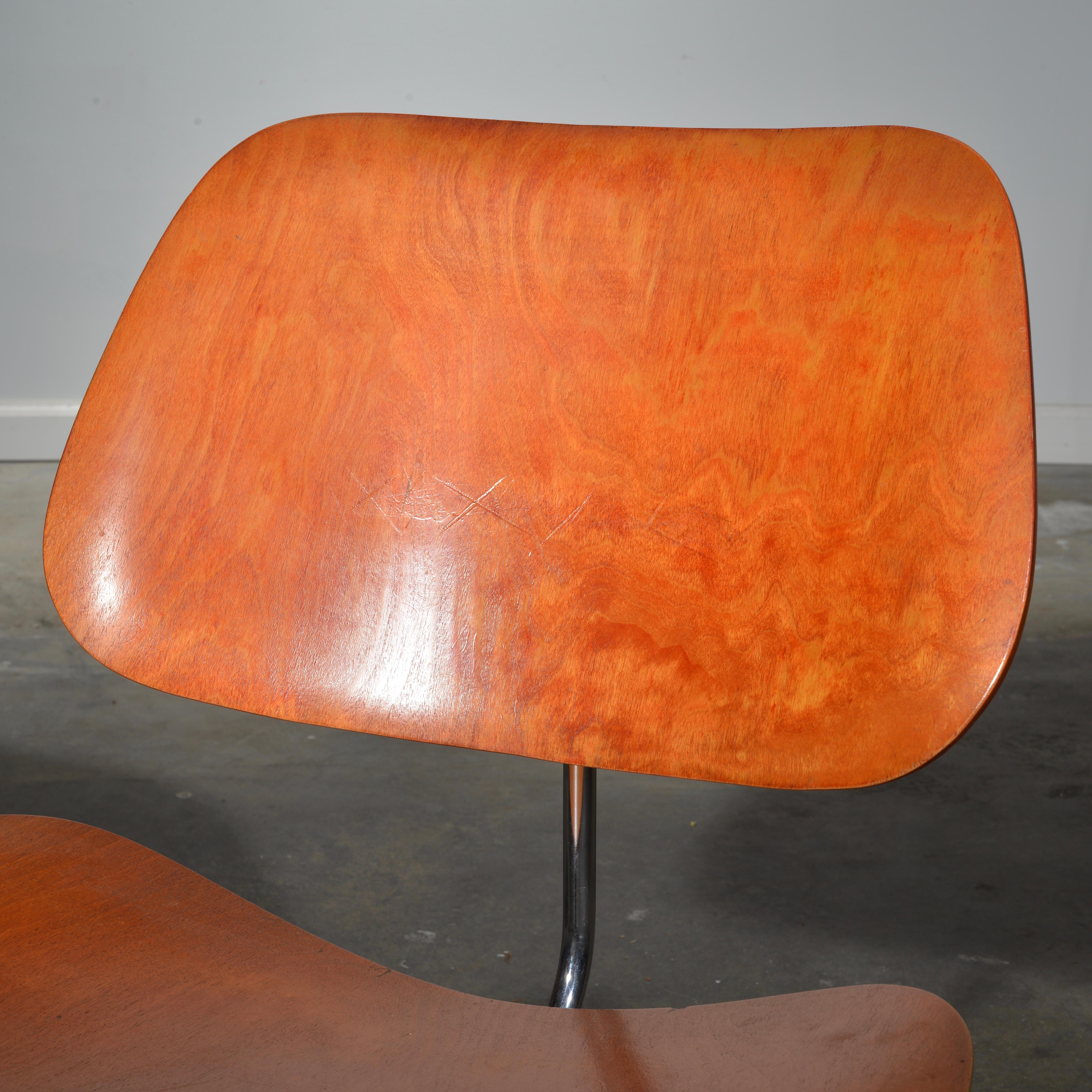 Erstausgabe, roter Analine-Stuhl von Charles und Ray Eames, Lcm 4