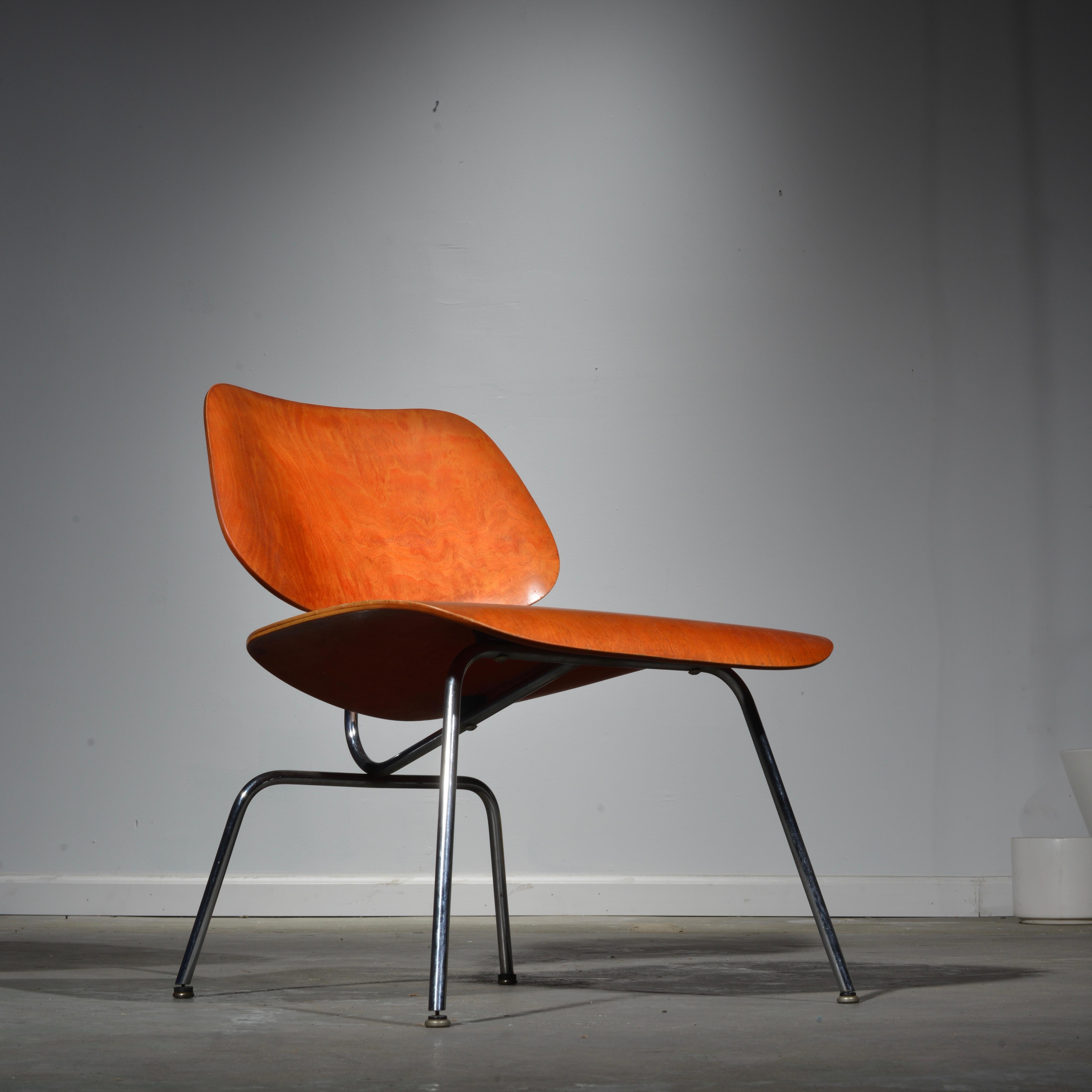 Mid-Century Modern First Edition Evans Red Analine Lcm Chair by Charles and Ray Eames